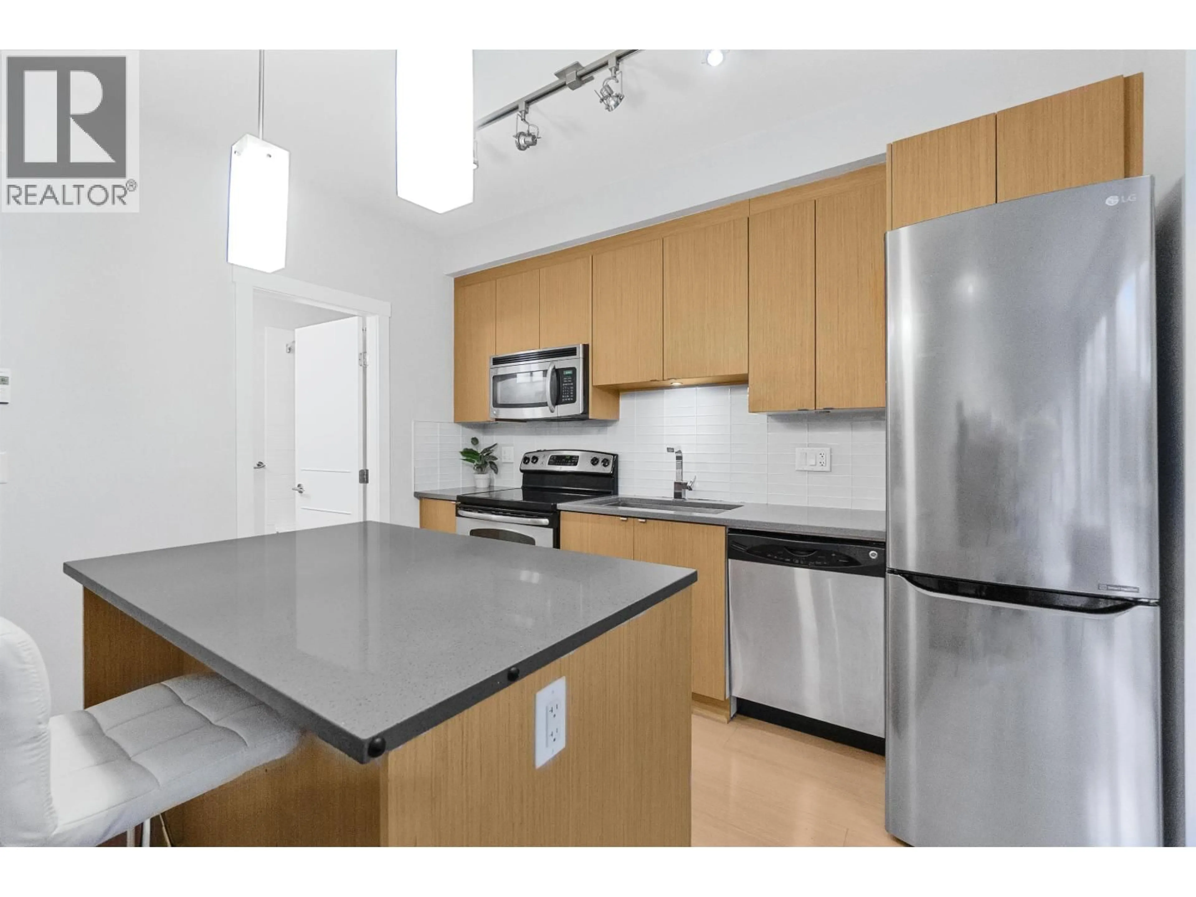 Standard kitchen, unknown for 115 - 735 15TH STREET, North Vancouver British Columbia V7M0B8