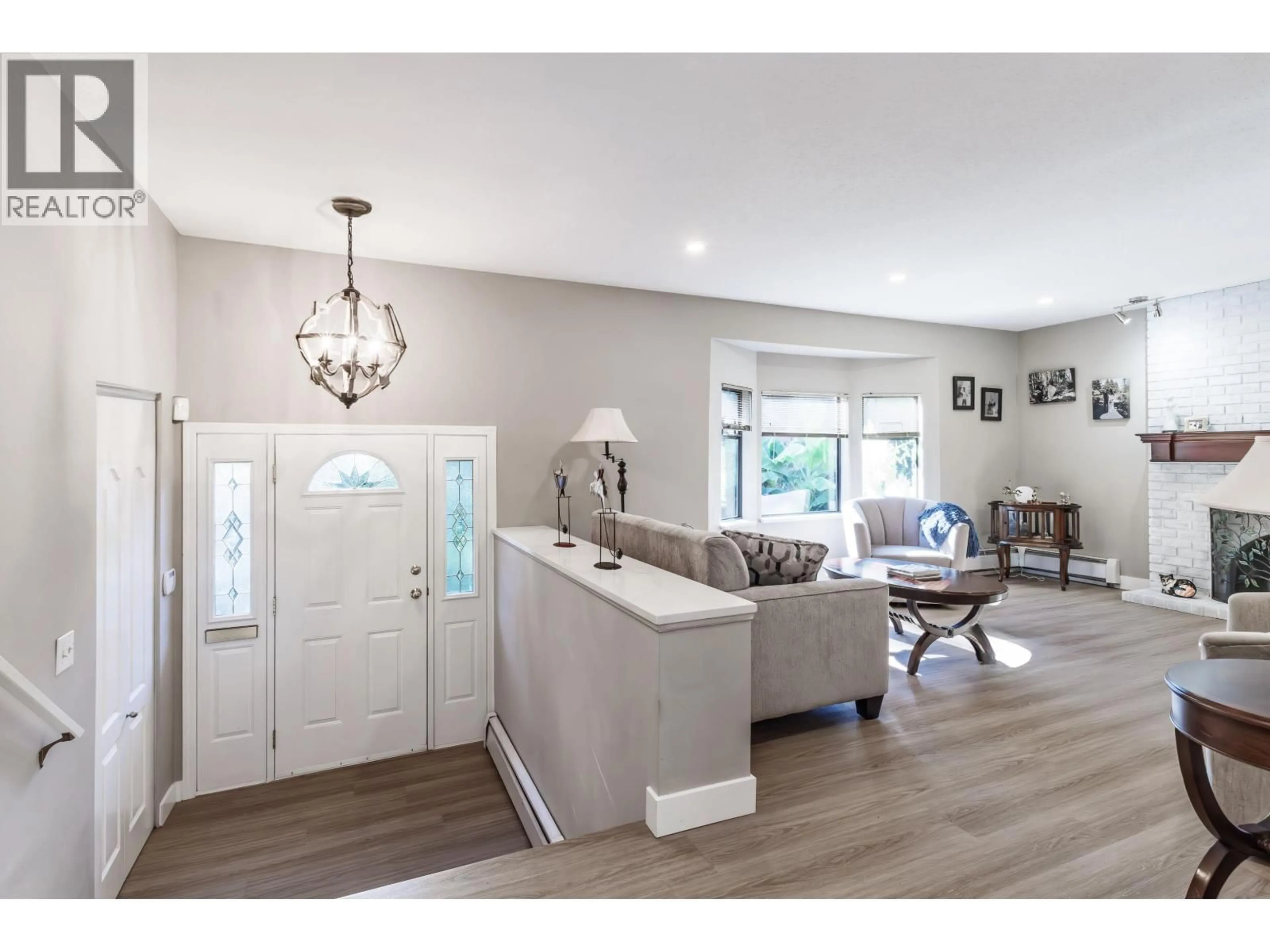 Indoor entryway for 2475 NORCREST COURT, Burnaby British Columbia V3J1C7