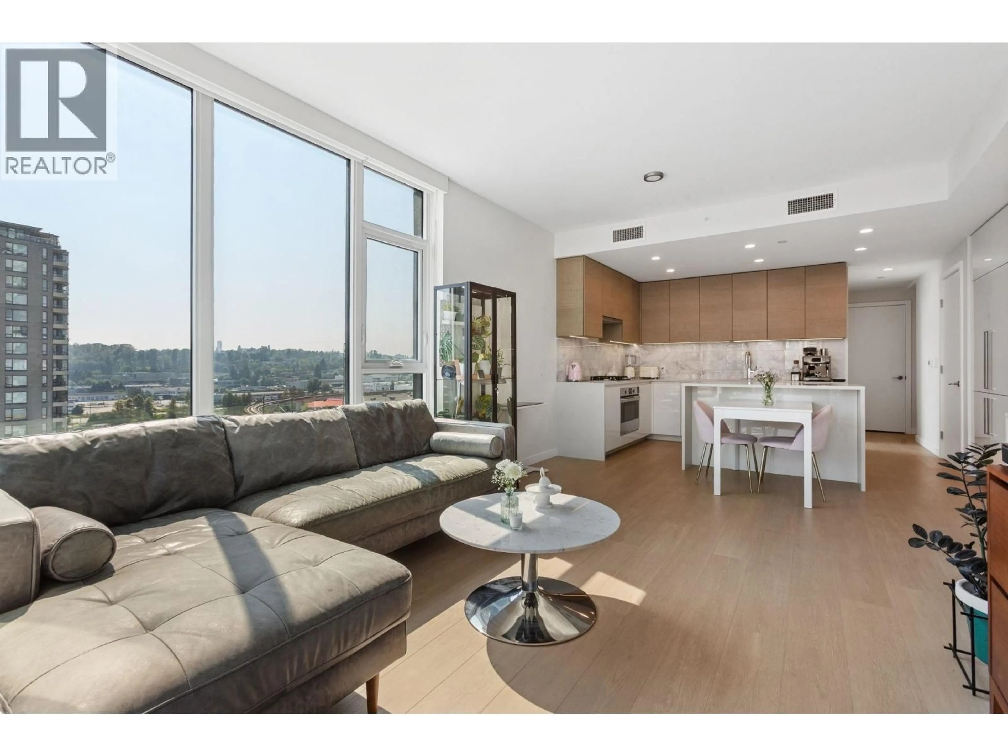 Living room with furniture, unknown for 811 - 2186 GILMORE AVENUE, Burnaby British Columbia V5C0N7