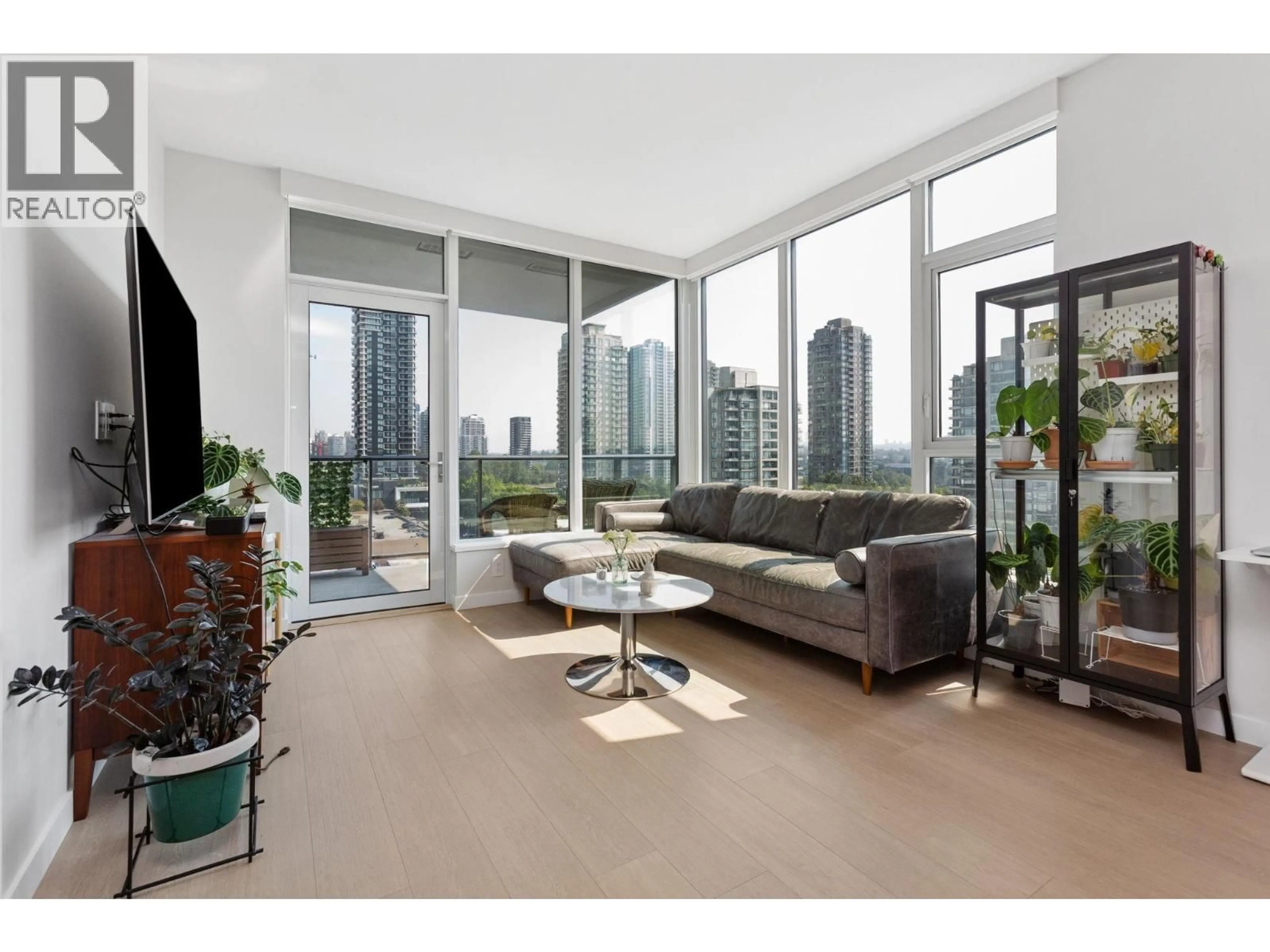 Living room with furniture, unknown for 811 - 2186 GILMORE AVENUE, Burnaby British Columbia V5C0N7