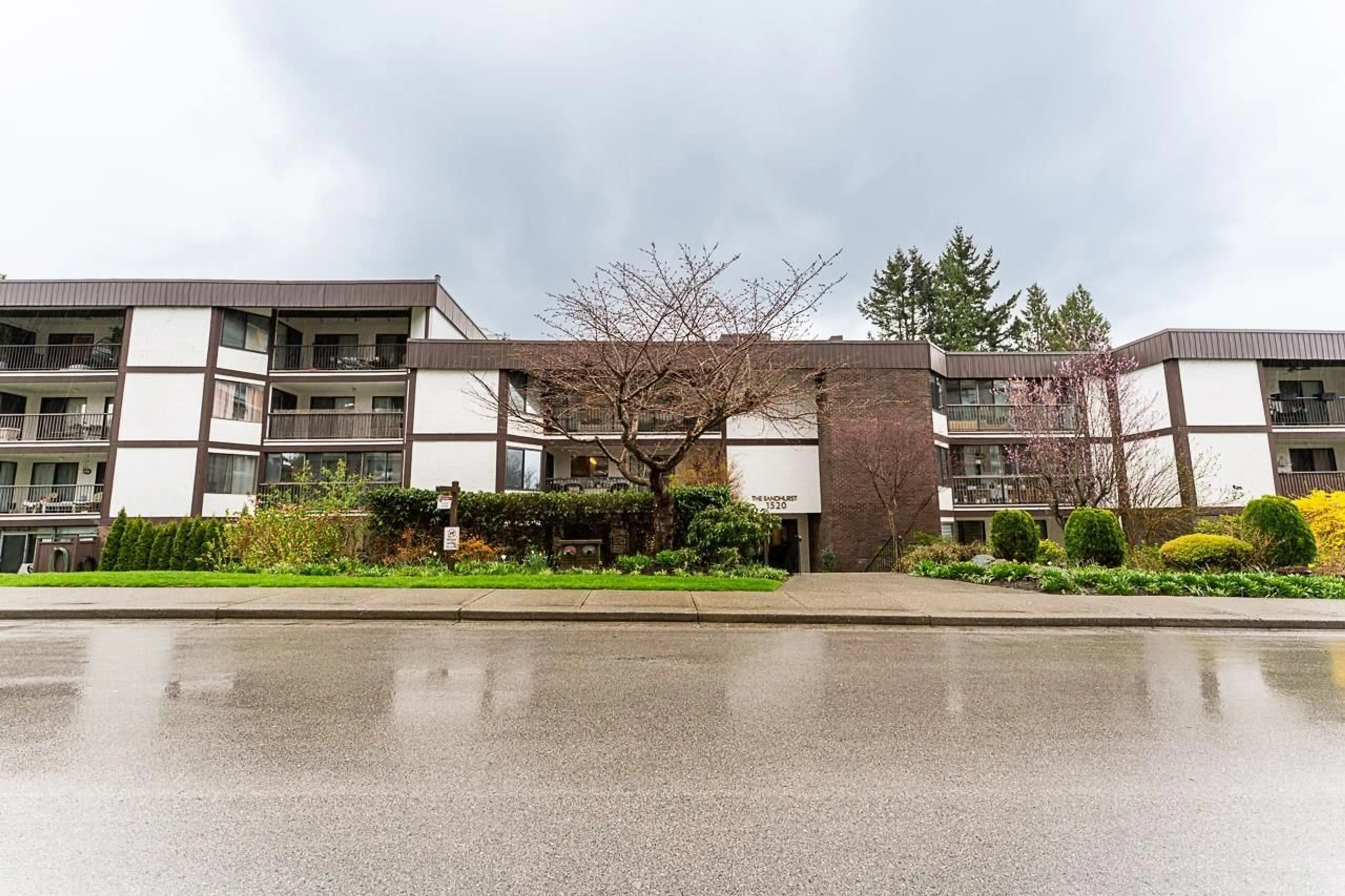 Patio, unknown for 202 - 1520 VIDAL STREET, White Rock British Columbia V4B3T7