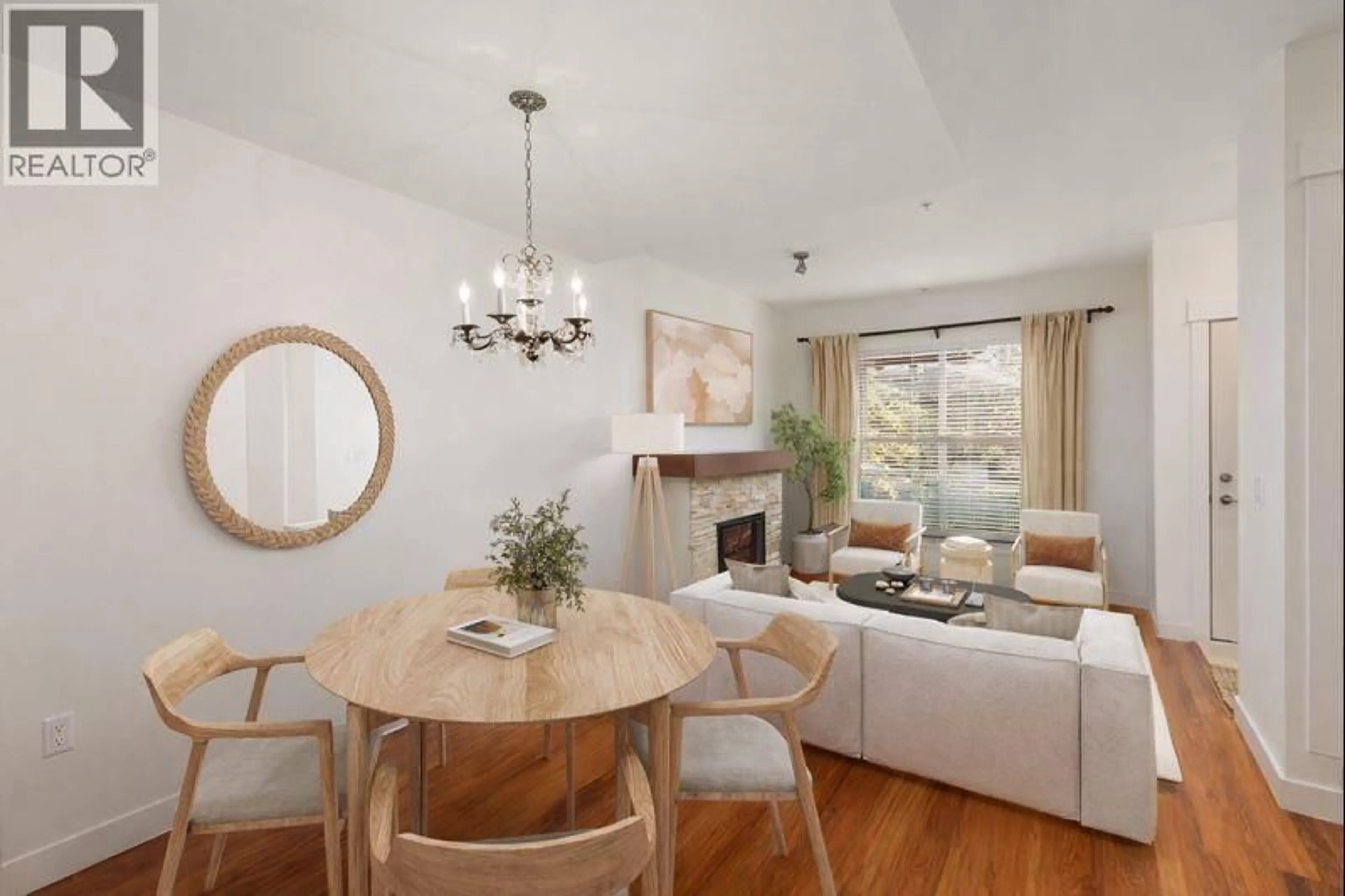 Living room with furniture, wood/laminate floor for 4 - 307 15TH STREET, North Vancouver British Columbia V7L2R6