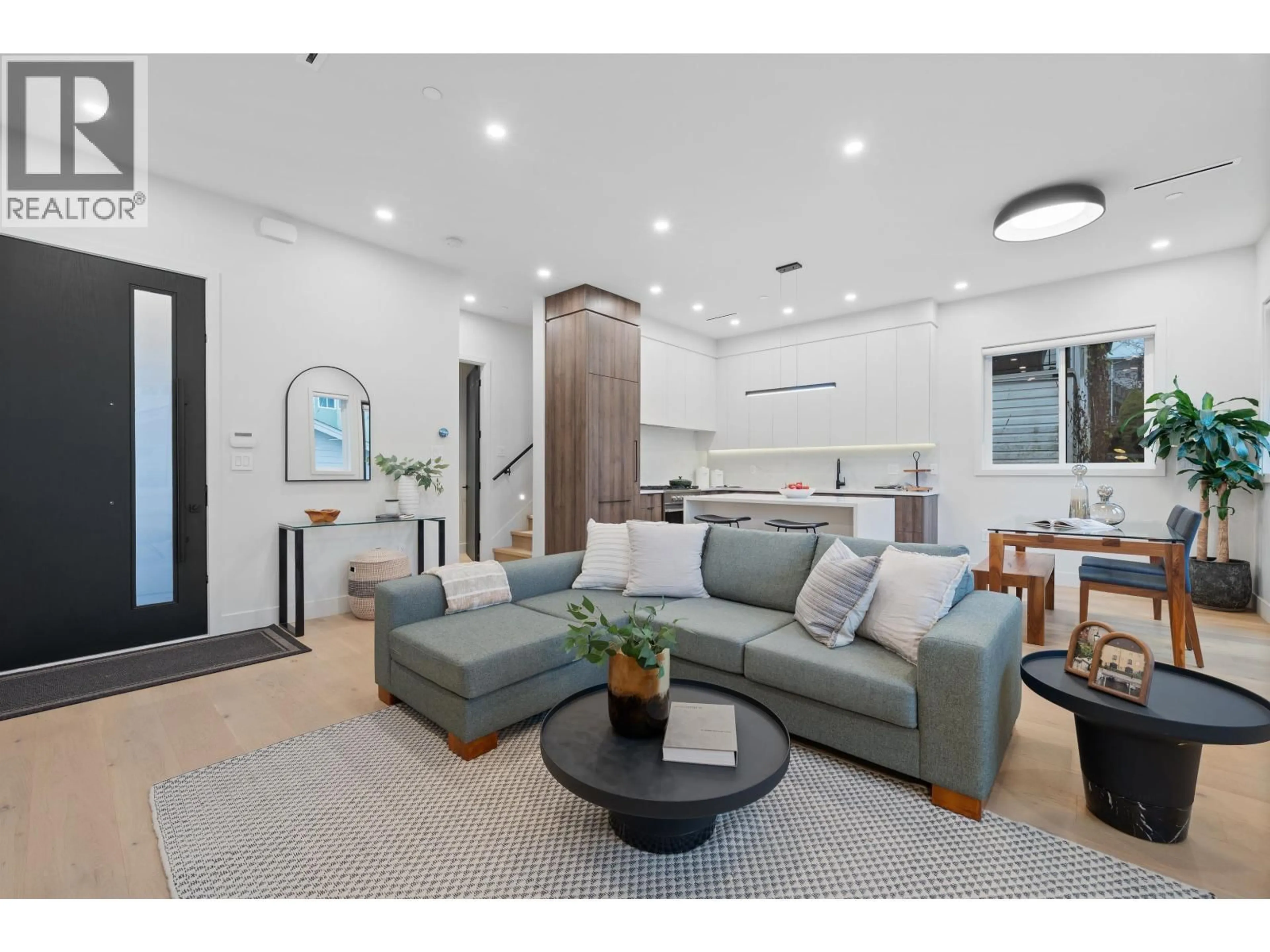 Living room with furniture, unknown for 919 10TH AVENUE, Vancouver British Columbia V5T2B3