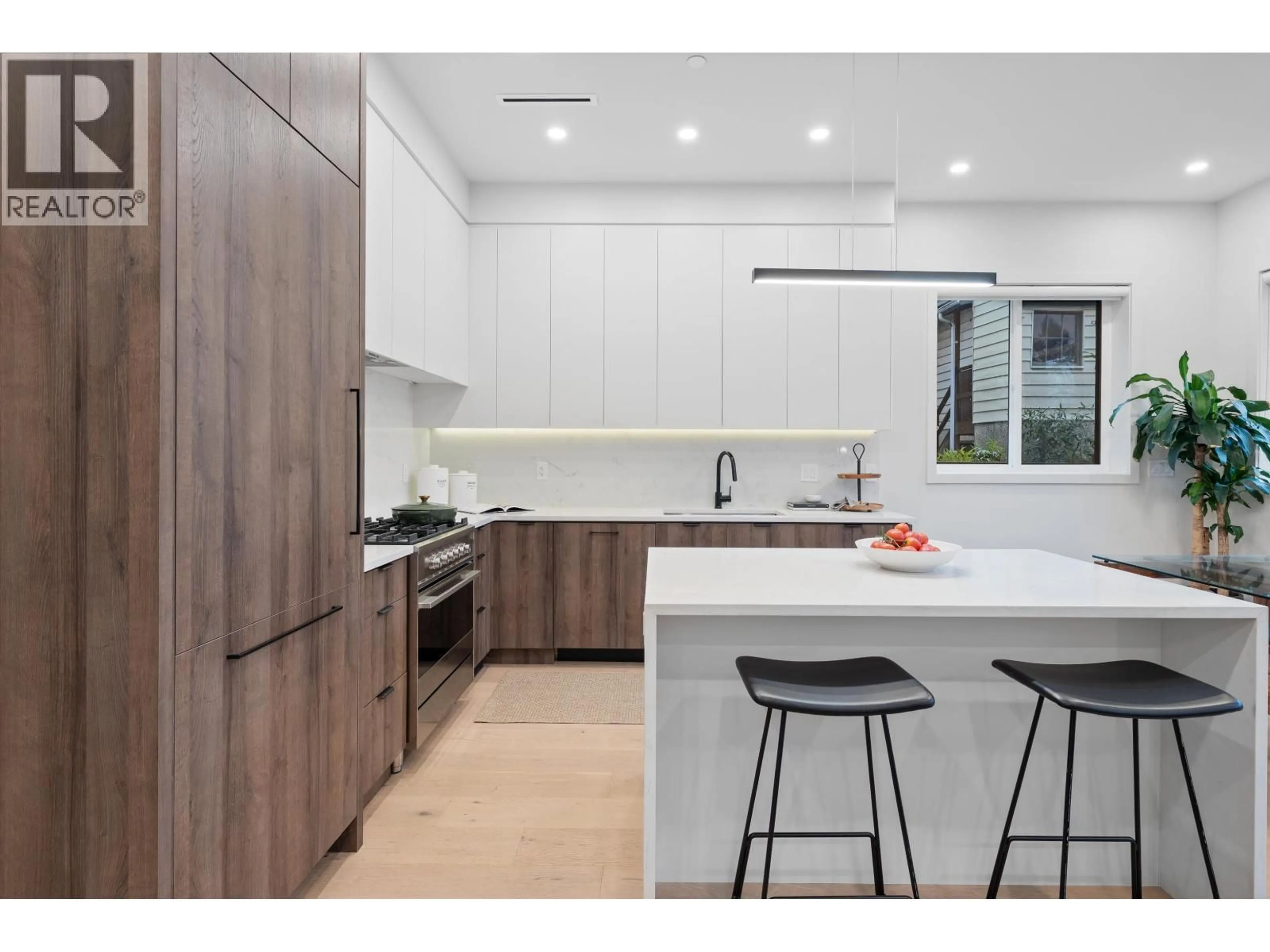 Contemporary kitchen, unknown for 919 10TH AVENUE, Vancouver British Columbia V5T2B3