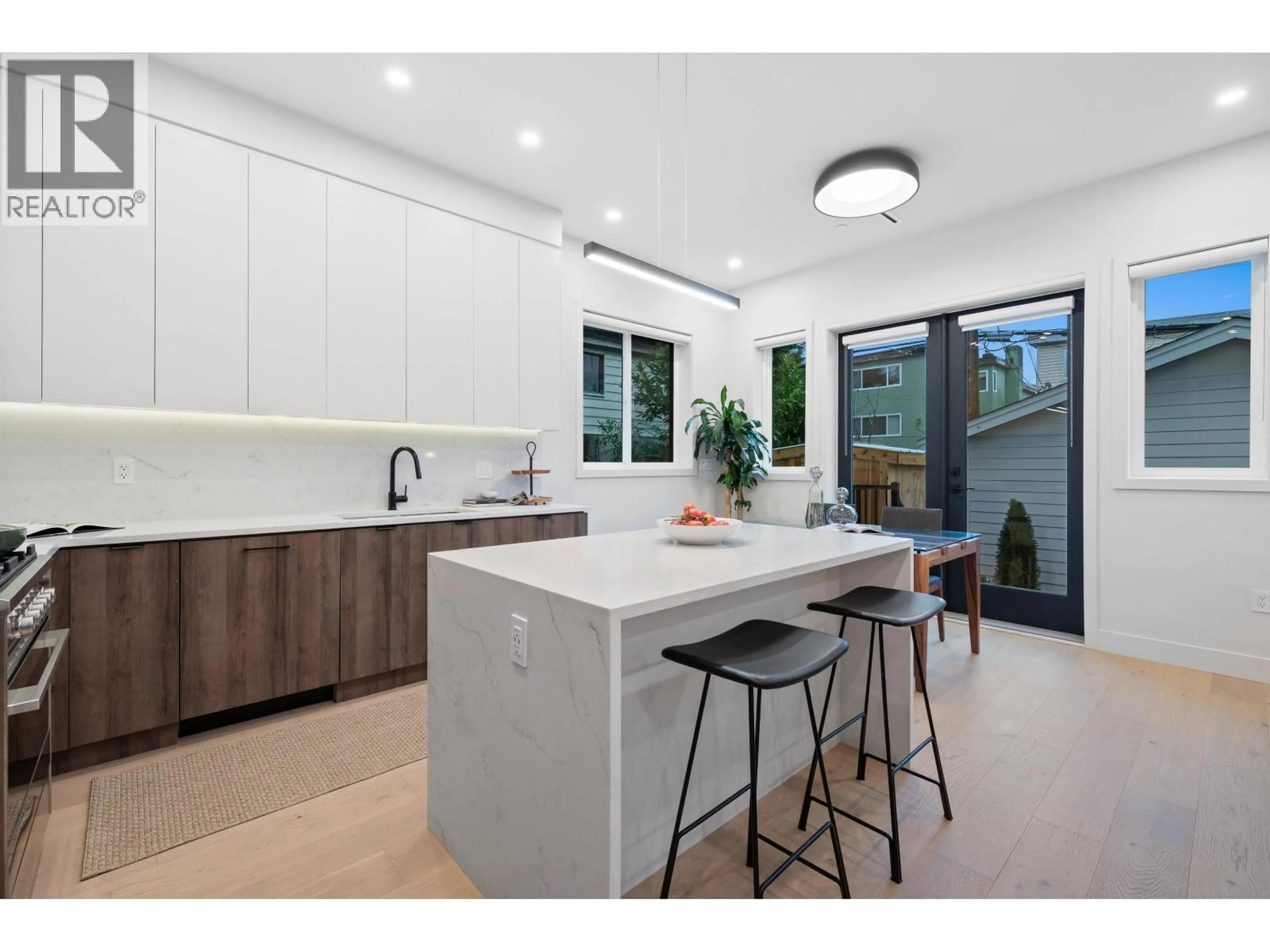 Contemporary kitchen, ceramic/tile floor for 919 10TH AVENUE, Vancouver British Columbia V5T2B3