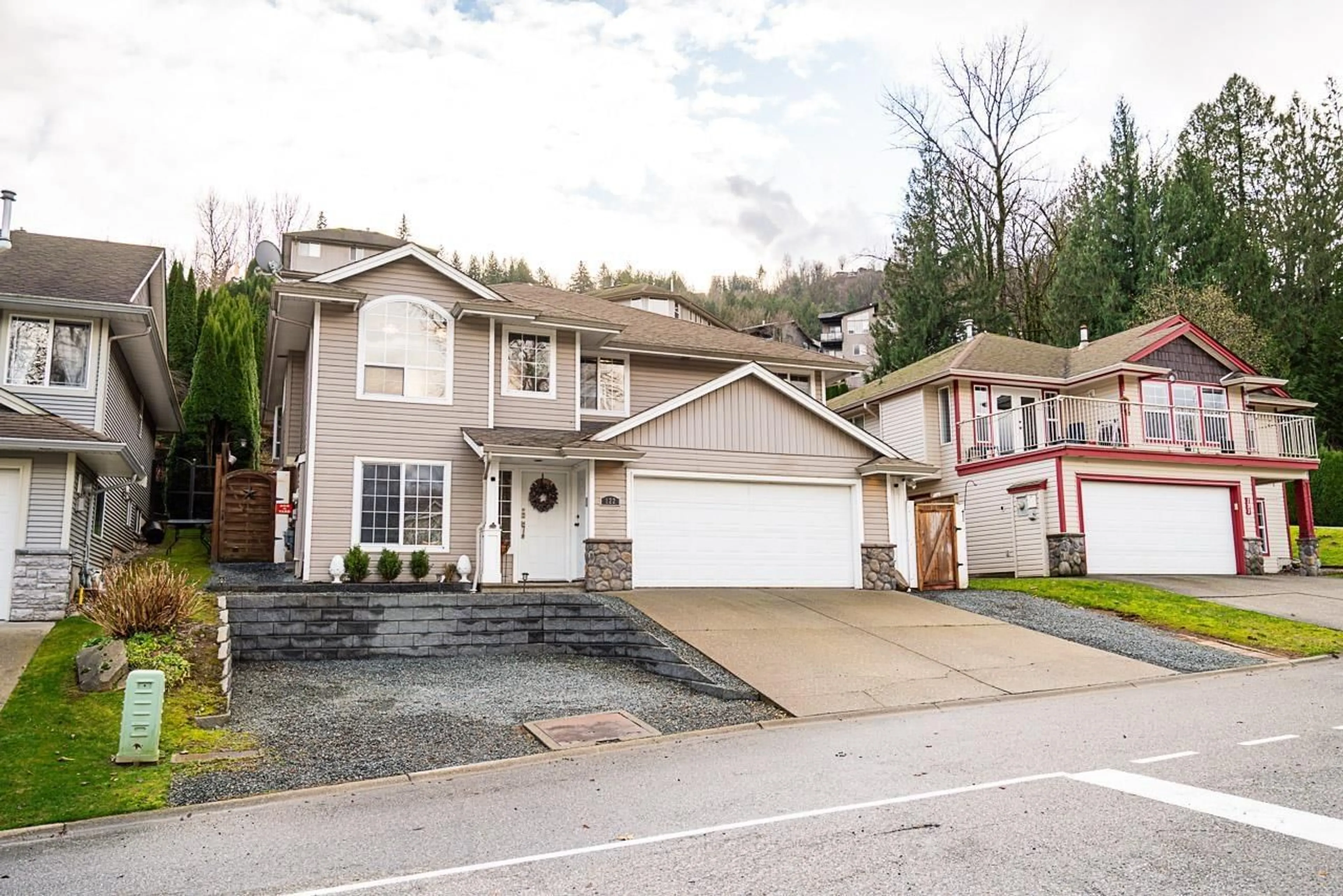 Home with vinyl exterior material, street for 122 - 43995 CHILLIWACK MOUNTAIN ROAD, Chilliwack British Columbia V2R5M1