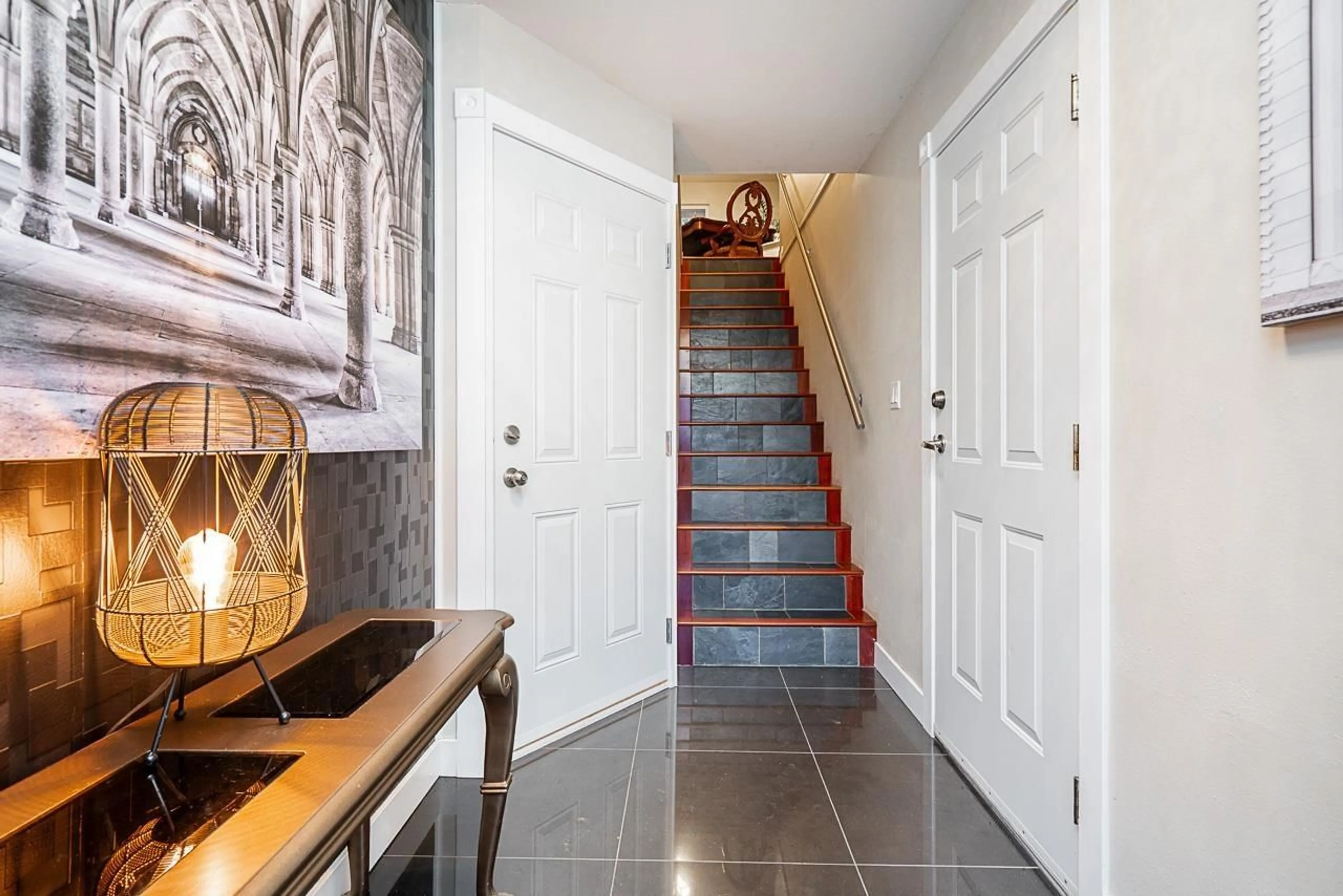 Indoor entryway for 122 - 43995 CHILLIWACK MOUNTAIN ROAD, Chilliwack British Columbia V2R5M1