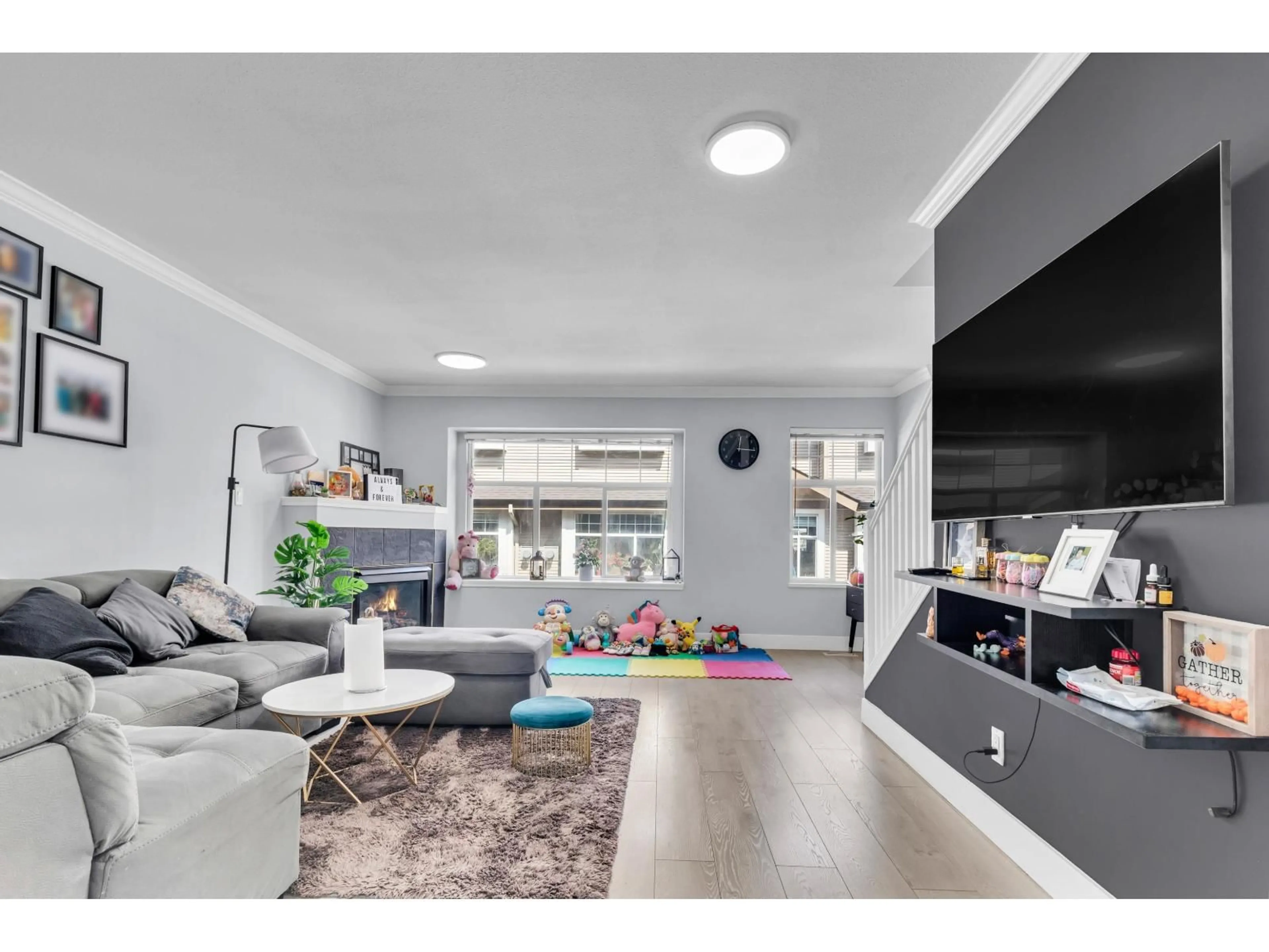 Living room with furniture, unknown for 202 - 9580 PRINCE CHARLES BOULEVARD, Surrey British Columbia V3V1S6