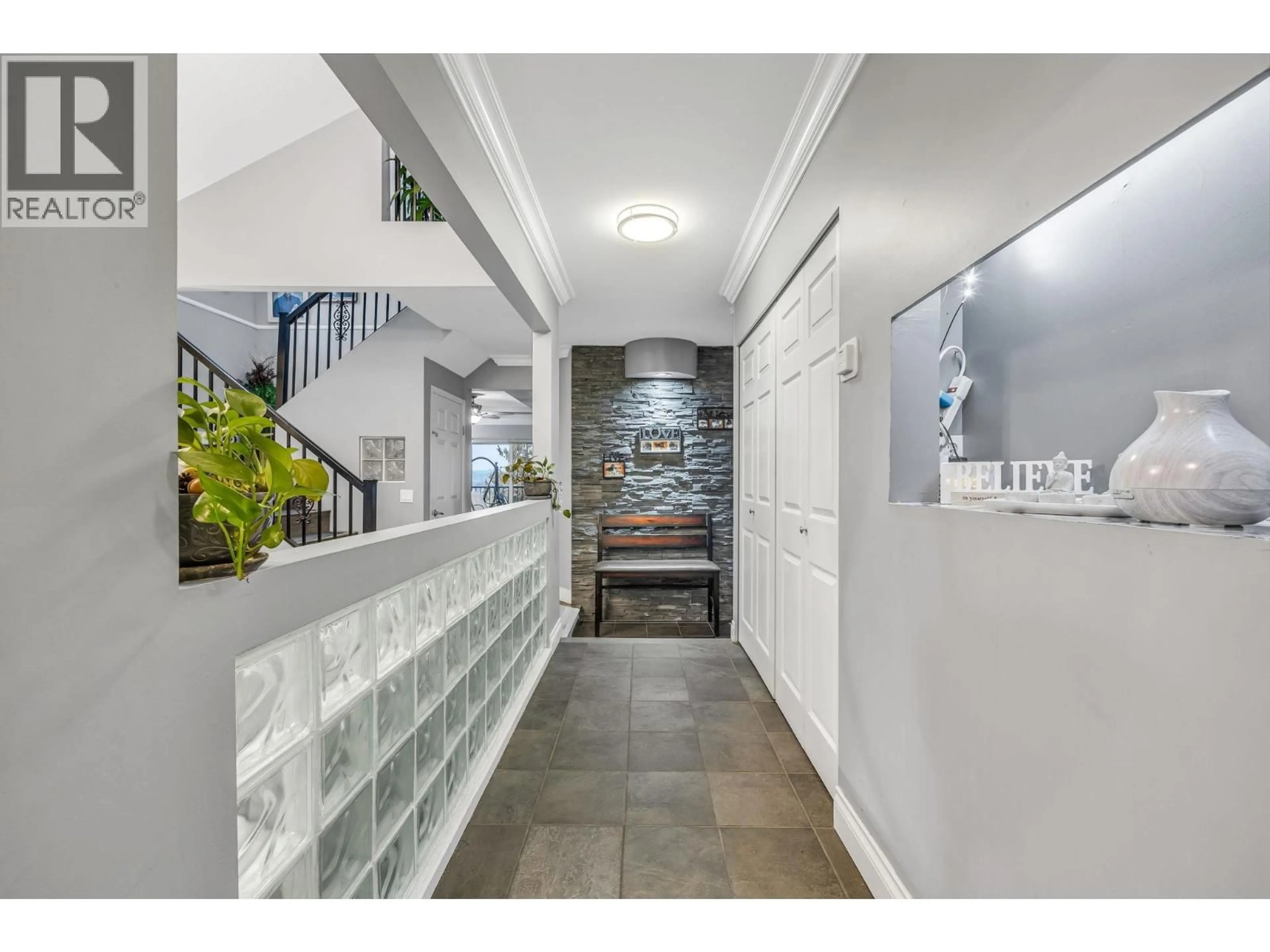 Indoor foyer for 179 WARRICK STREET, Coquitlam British Columbia V3K6C1