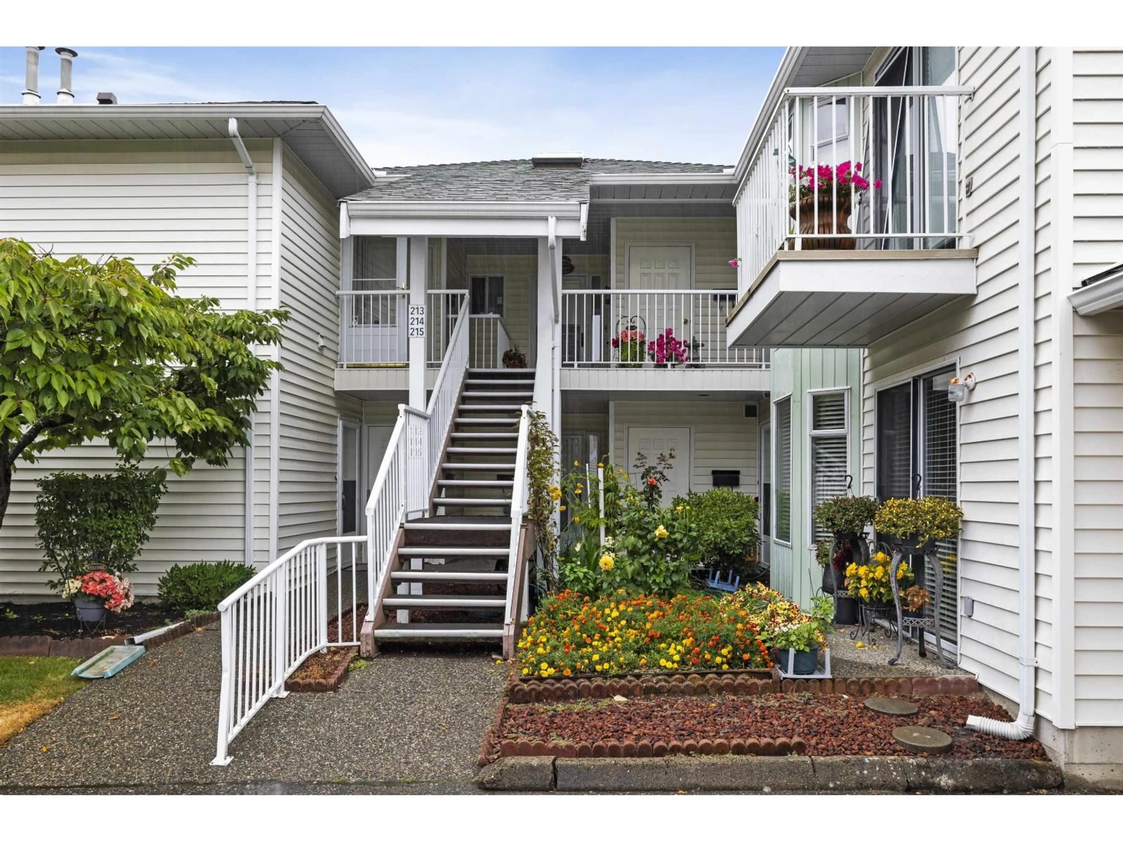 Unknown for 213 - 7156 121 STREET, Surrey British Columbia V3W0J6