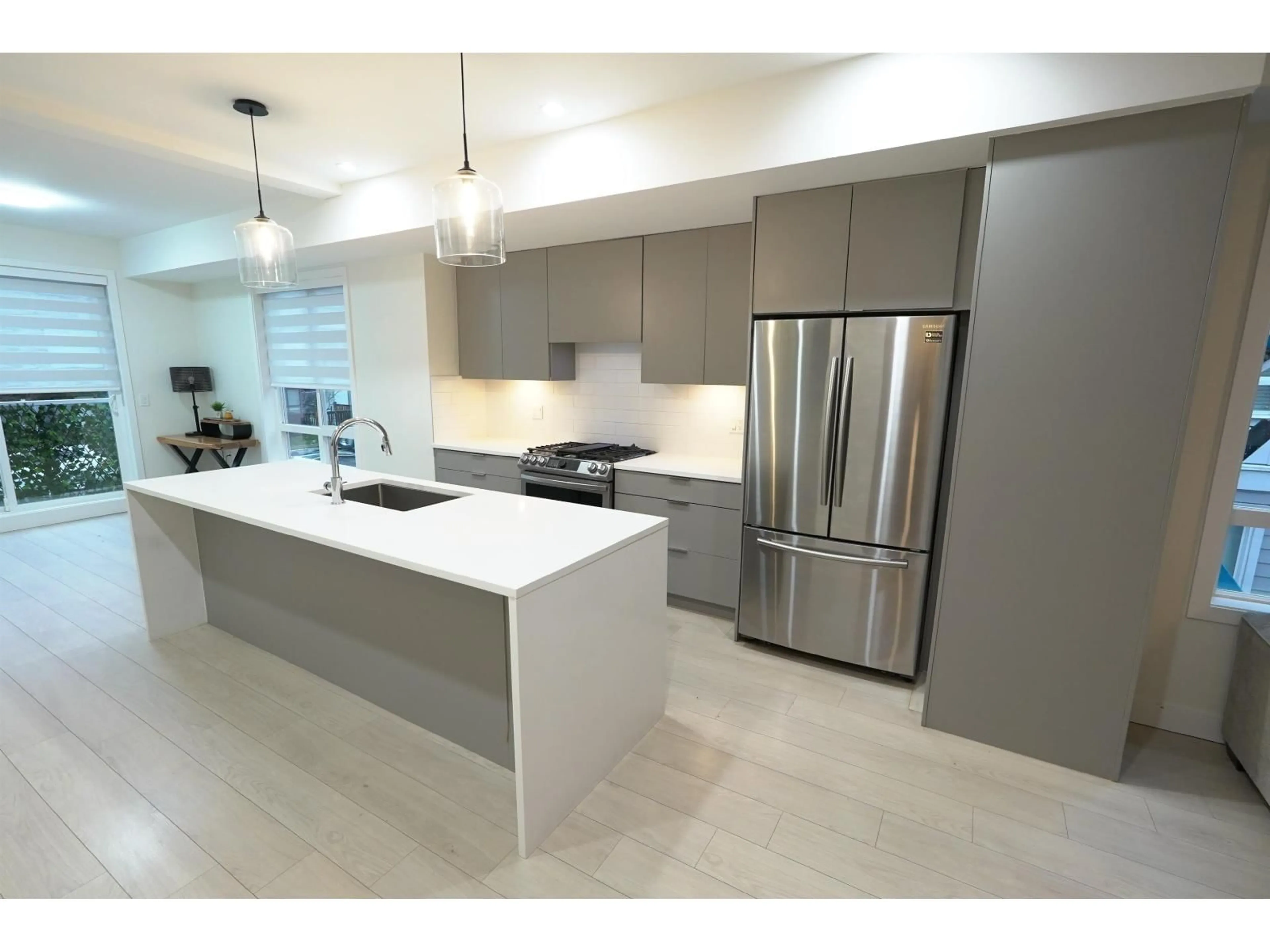 Contemporary kitchen, unknown for 6 - 19628 55A AVENUE, Langley British Columbia V3A3X2