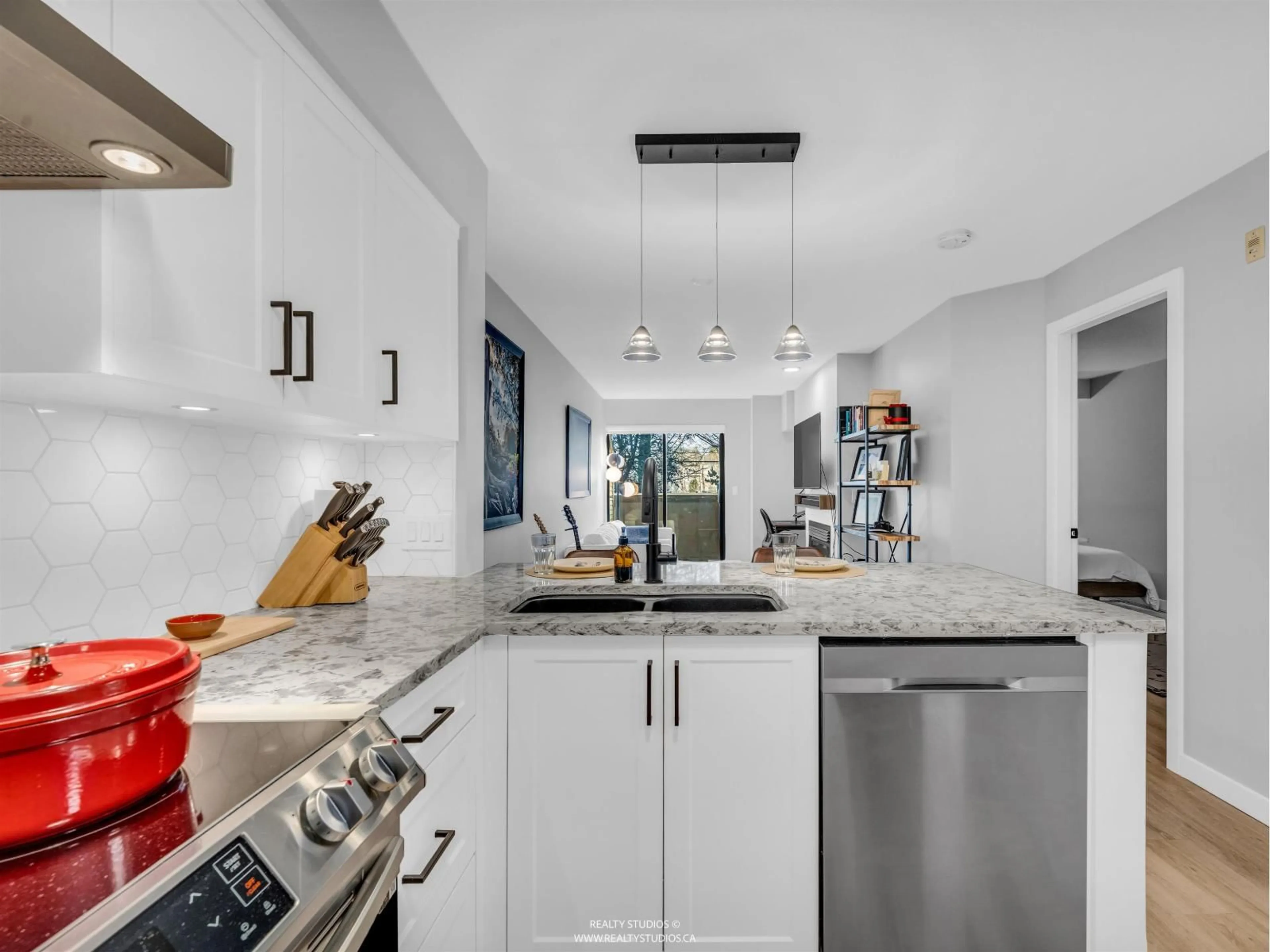 Unknown for 222 - 10866 CITY PARKWAY WAY, Surrey British Columbia V3T5W9