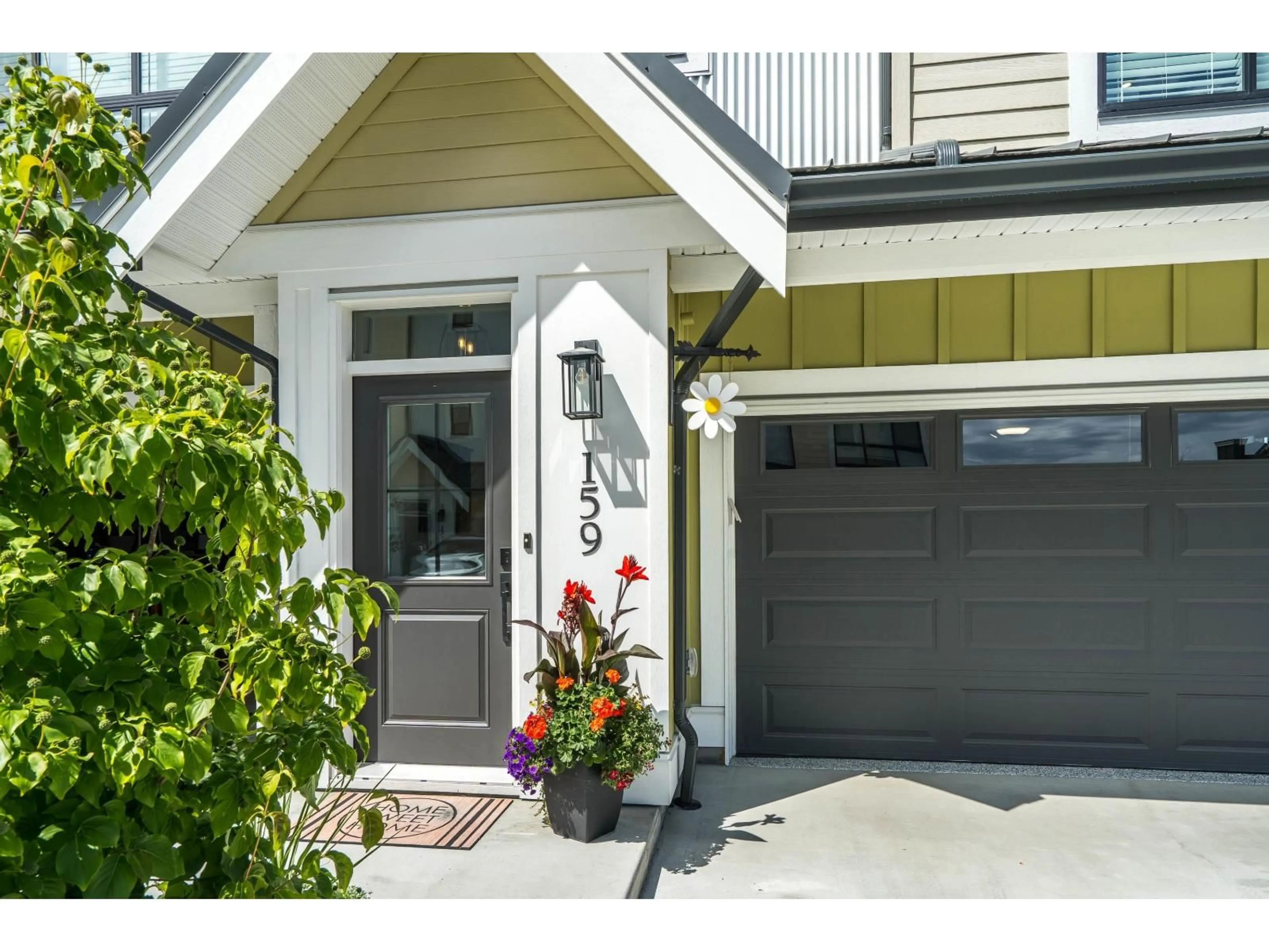 Indoor entryway for 159 - 46211 PROMONTORY ROAD, Chilliwack British Columbia V2R6E5