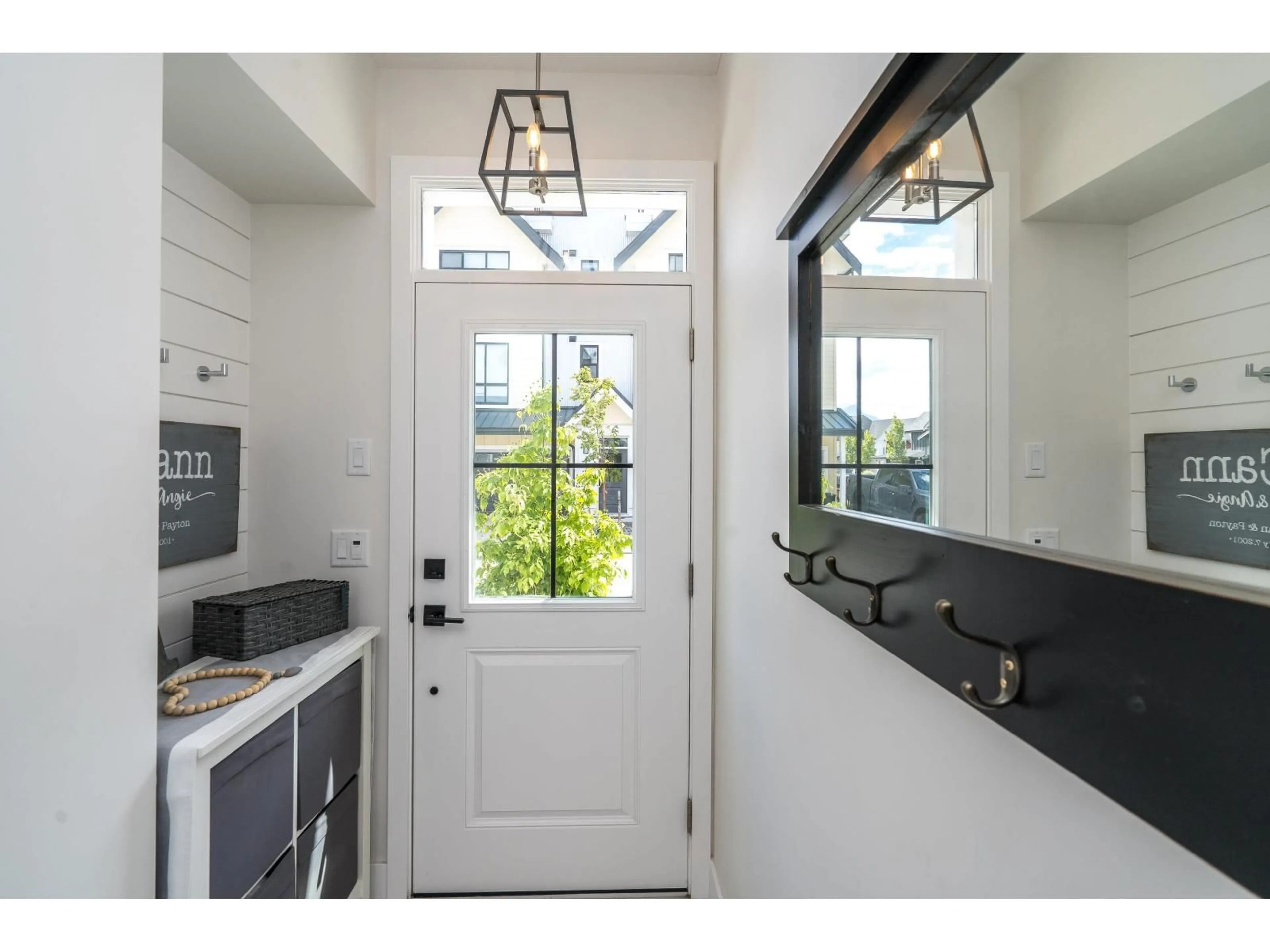 Indoor entryway for 159 - 46211 PROMONTORY ROAD, Chilliwack British Columbia V2R6E5