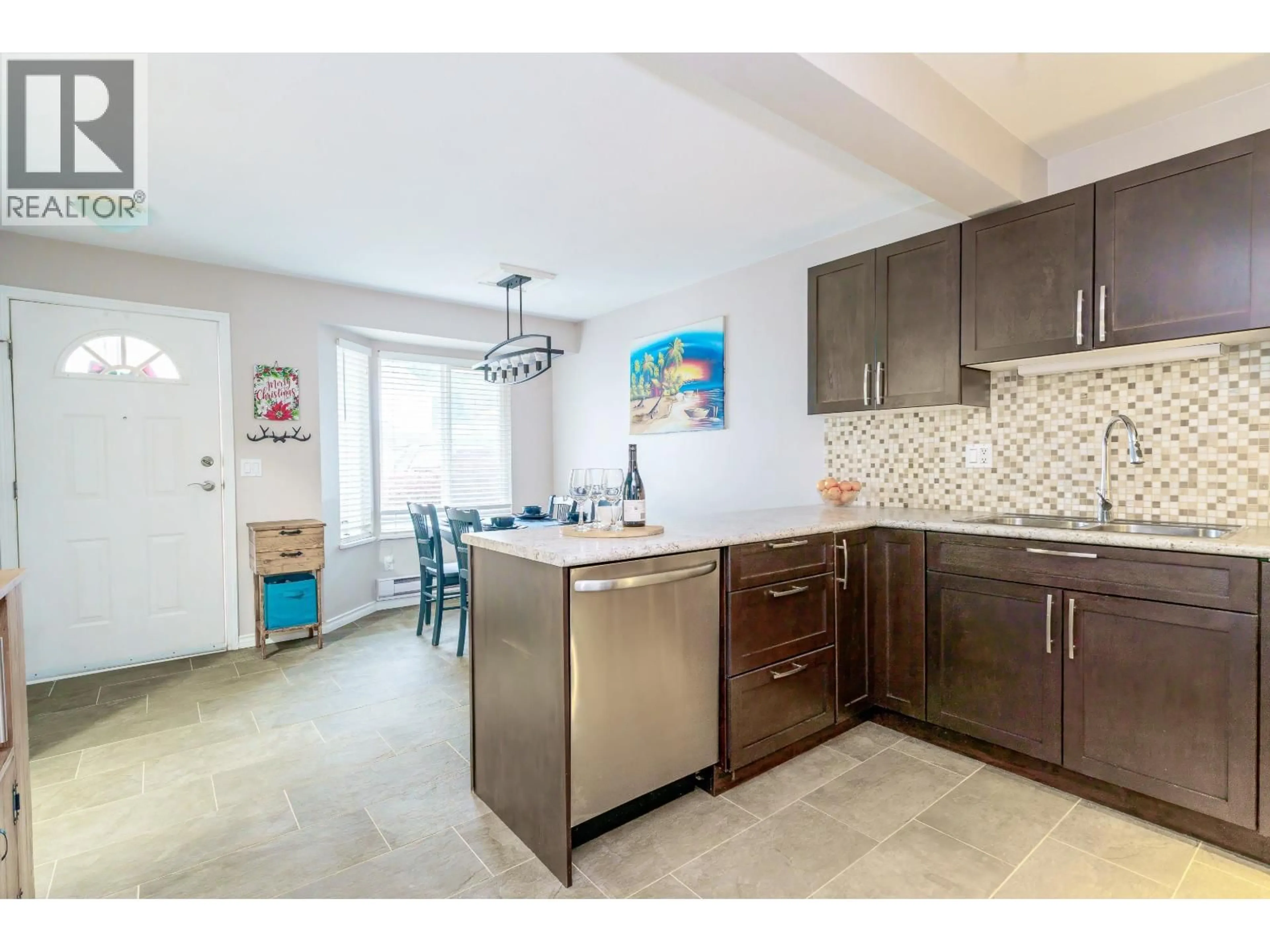 Open concept kitchen, ceramic/tile floor for 25 - 11757 207 STREET, Maple Ridge British Columbia V2X1X4