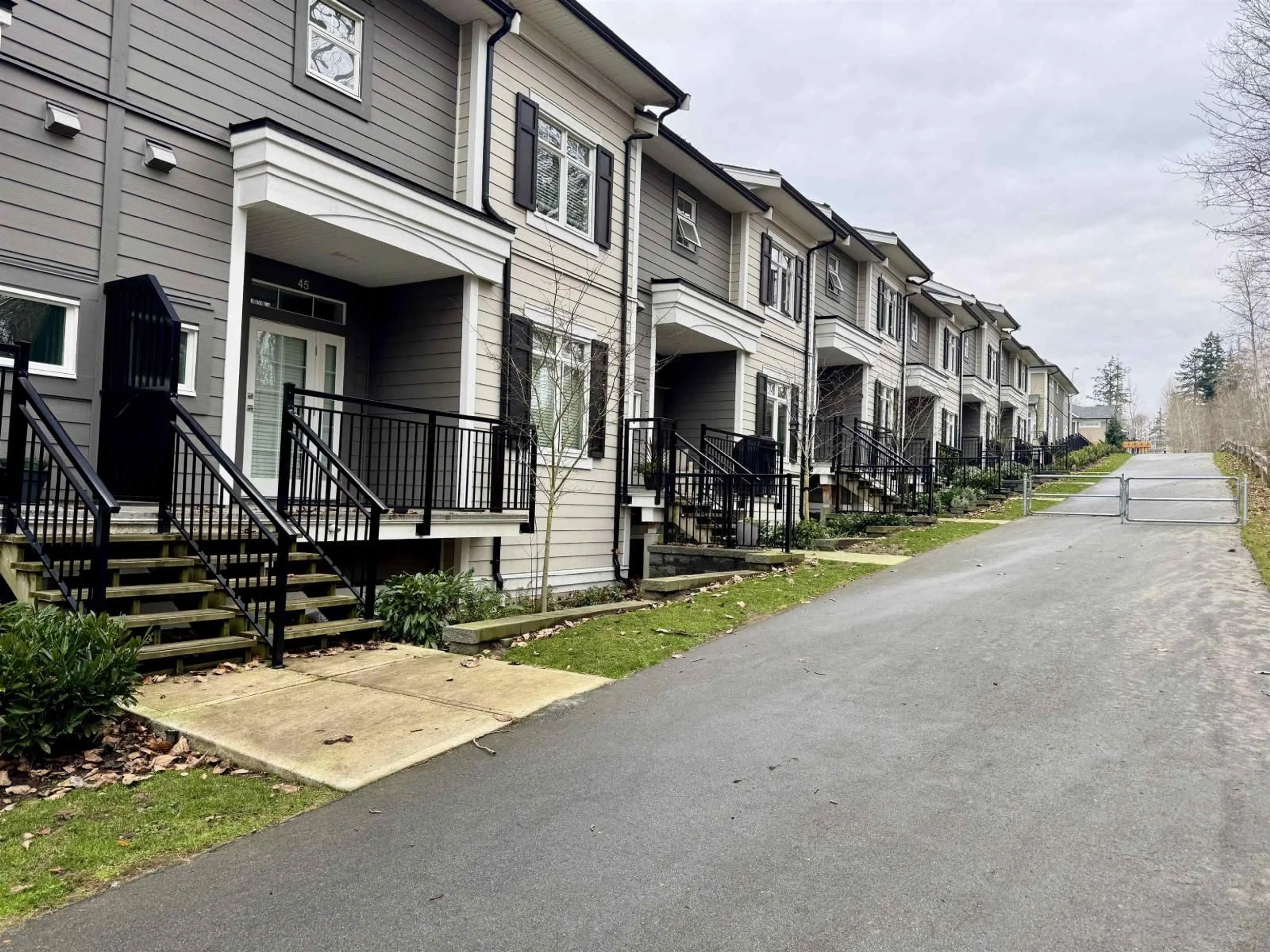 Unknown for 45 - 2070 OAK MEADOWS DRIVE, Surrey British Columbia V3S9M8