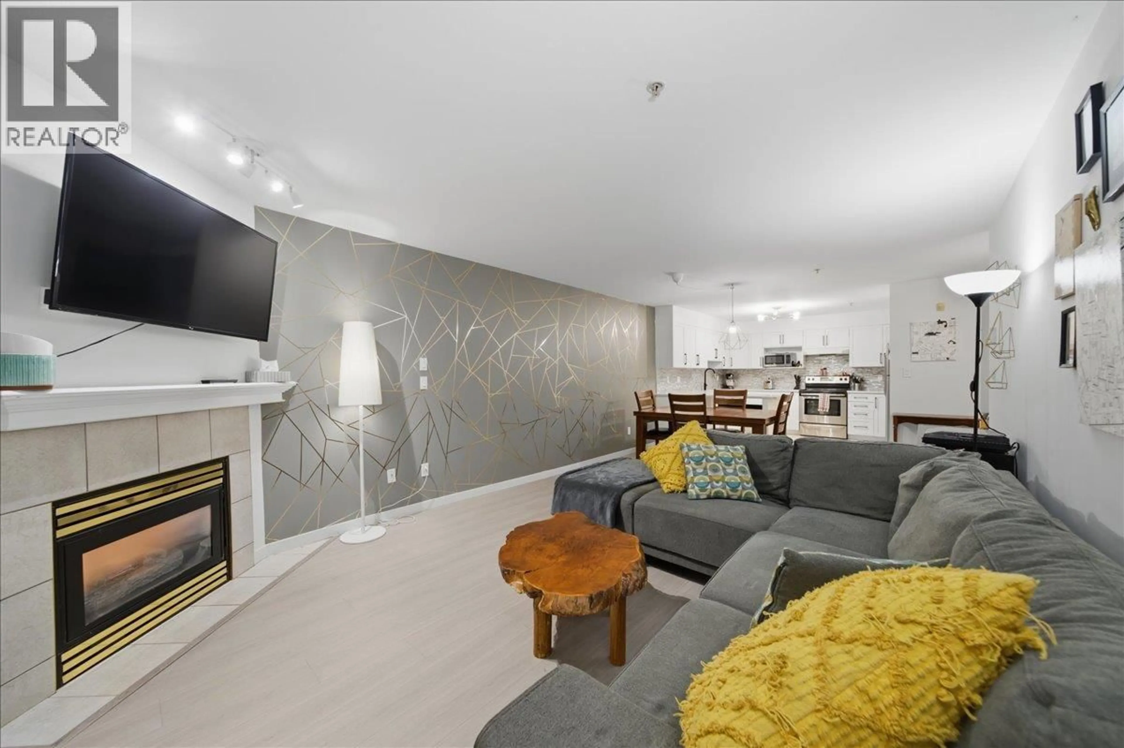 Living room with furniture, unknown for 311 - 121 SHORELINE CIRCLE, Port Moody British Columbia V3H5G2