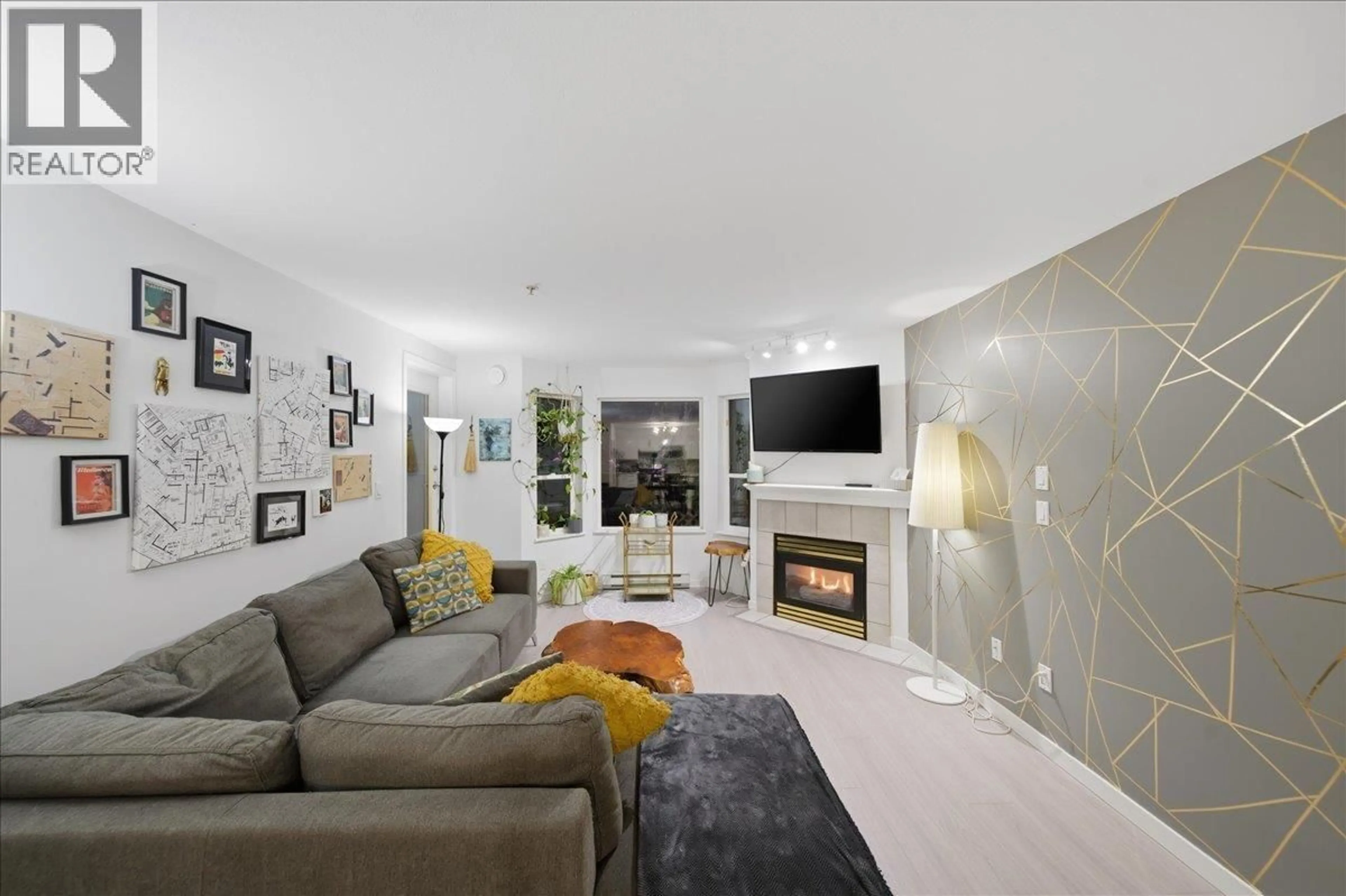 Living room with furniture, unknown for 311 - 121 SHORELINE CIRCLE, Port Moody British Columbia V3H5G2