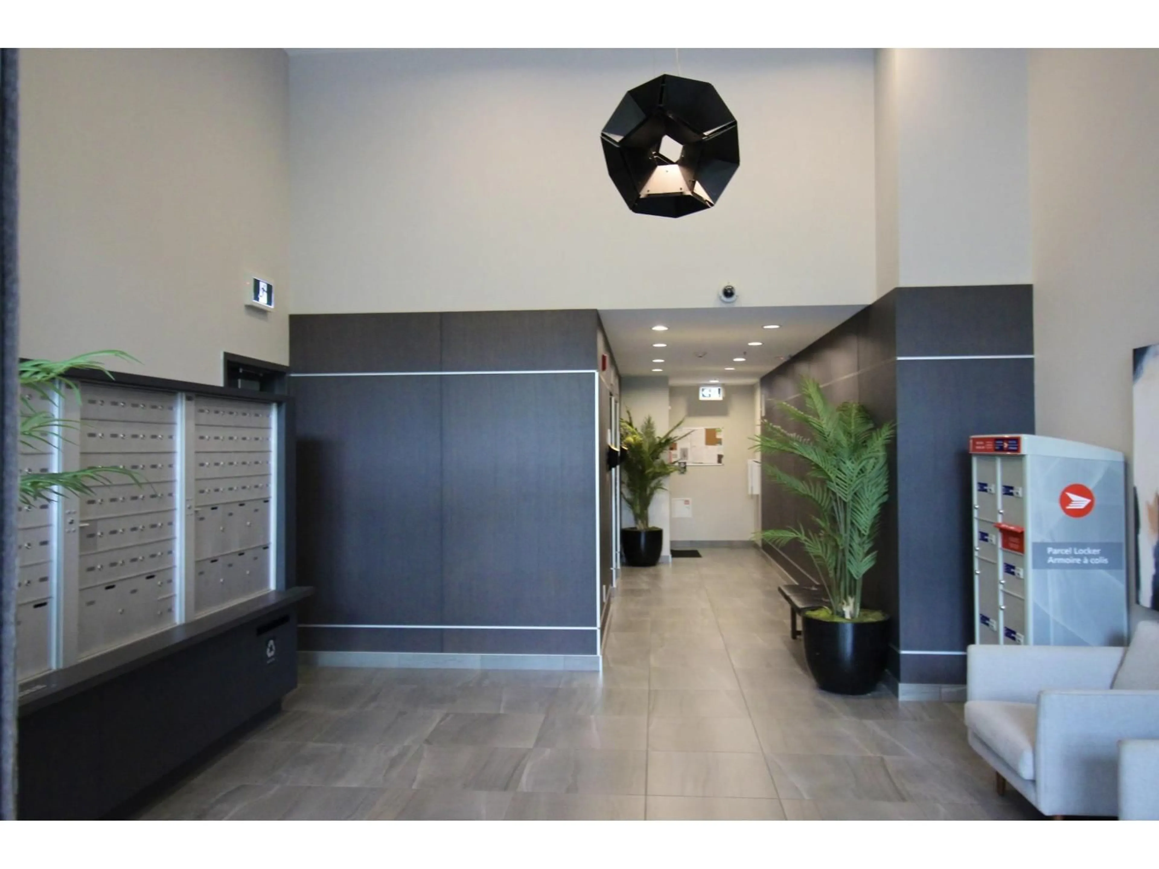 Indoor foyer for A327 - 20727 WILLOUGHBY TOWN CENTRE DRIVE, Langley British Columbia V2Y3N1