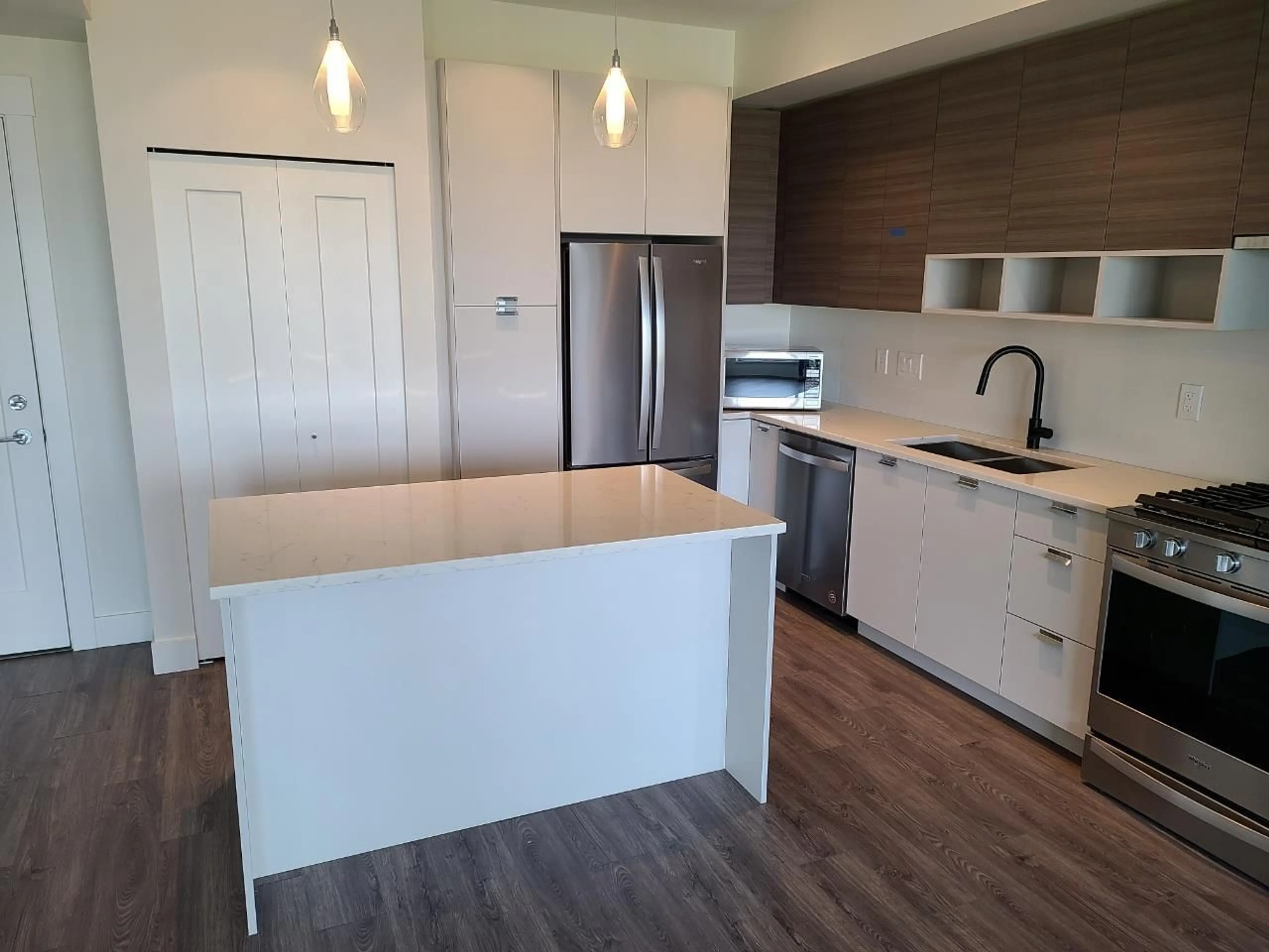 Open concept kitchen, wood/laminate floor for A327 - 20727 WILLOUGHBY TOWN CENTRE DRIVE, Langley British Columbia V2Y3N1