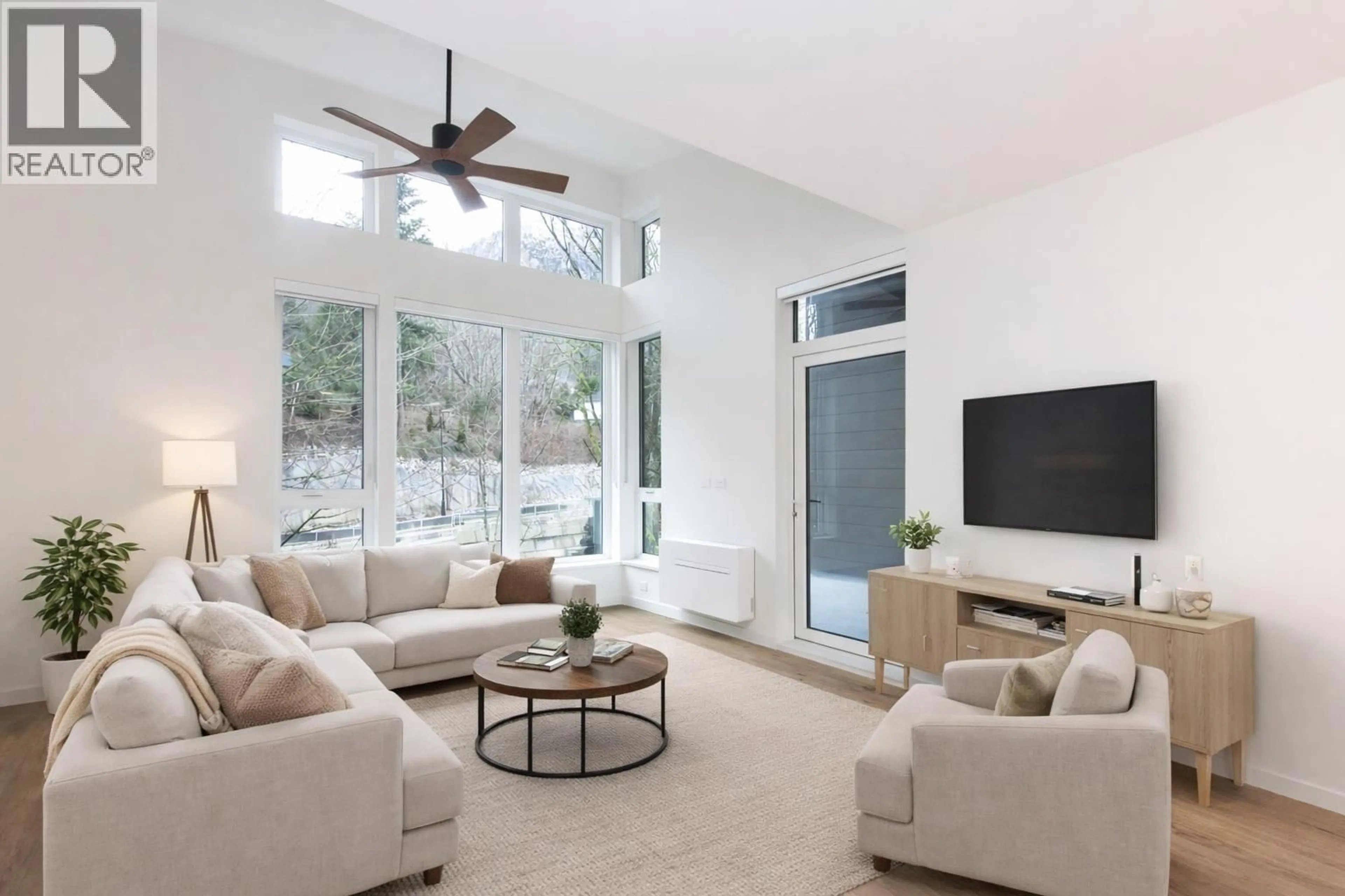 Living room with furniture, ceramic/tile floor for 610 - 1504 SCOTT CRESCENT, Squamish British Columbia V8B1G7
