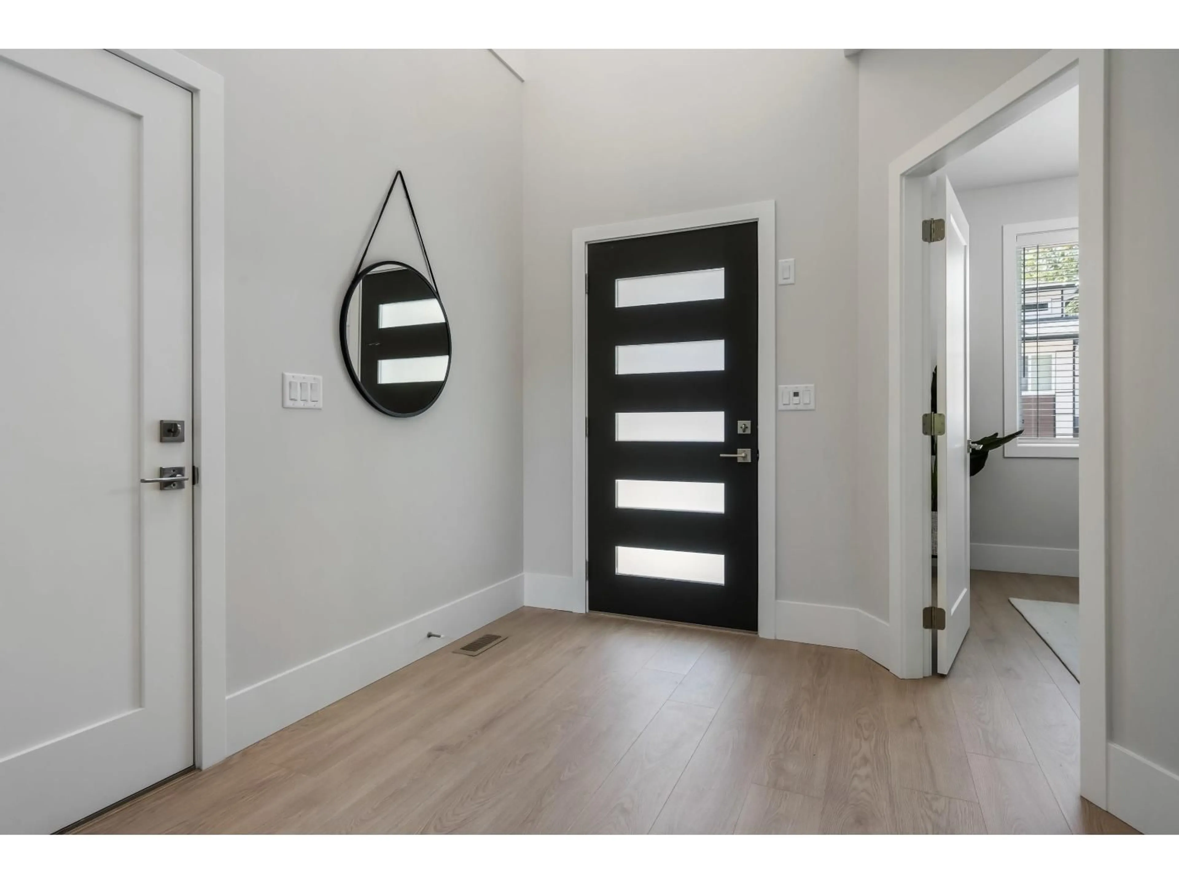 Indoor entryway for 3 - 7138 MARBLE HILL ROAD, Chilliwack British Columbia V4Z1J5