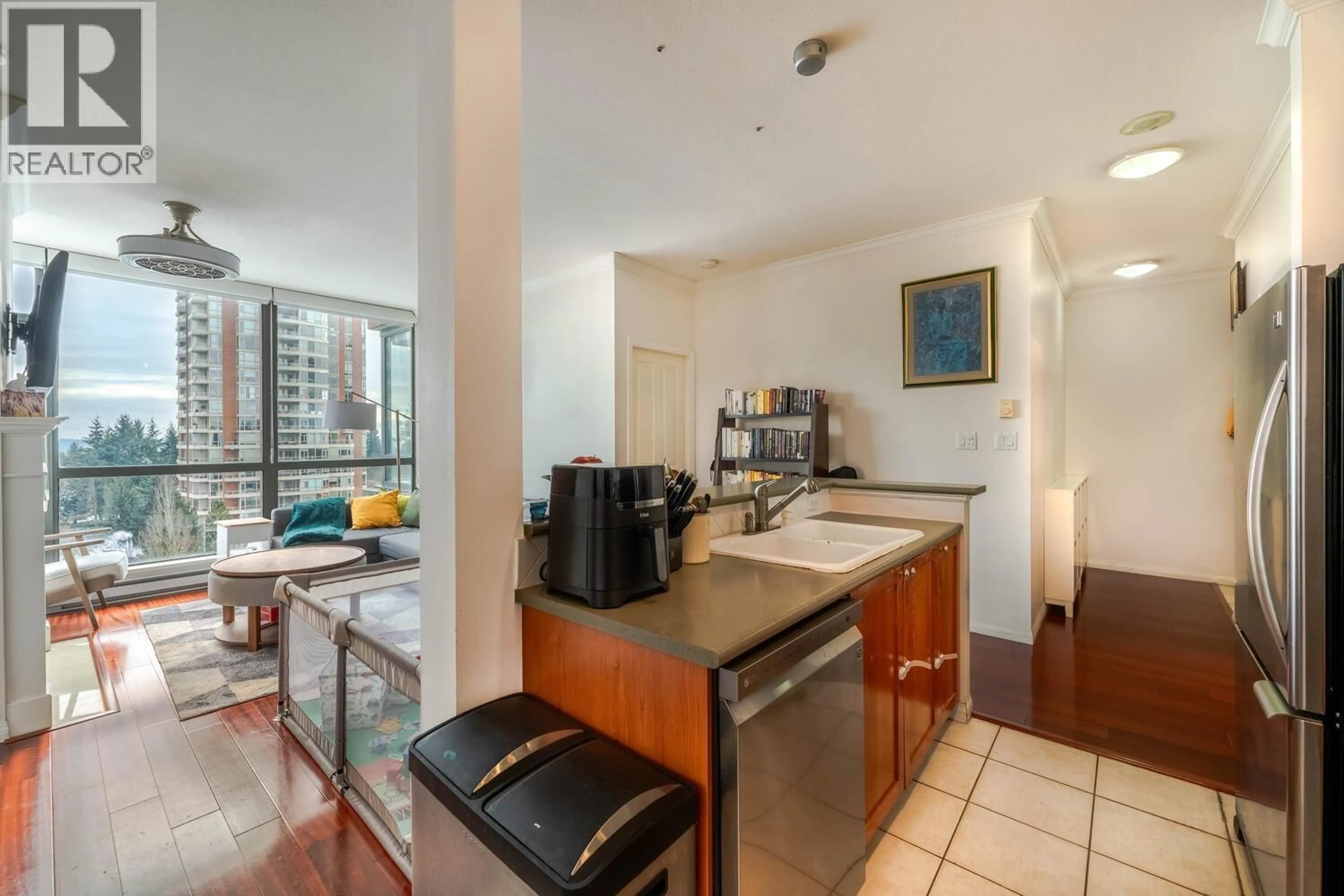 Standard kitchen, unknown for 903 - 6837 STATION HILL DRIVE, Burnaby British Columbia V3N5B7