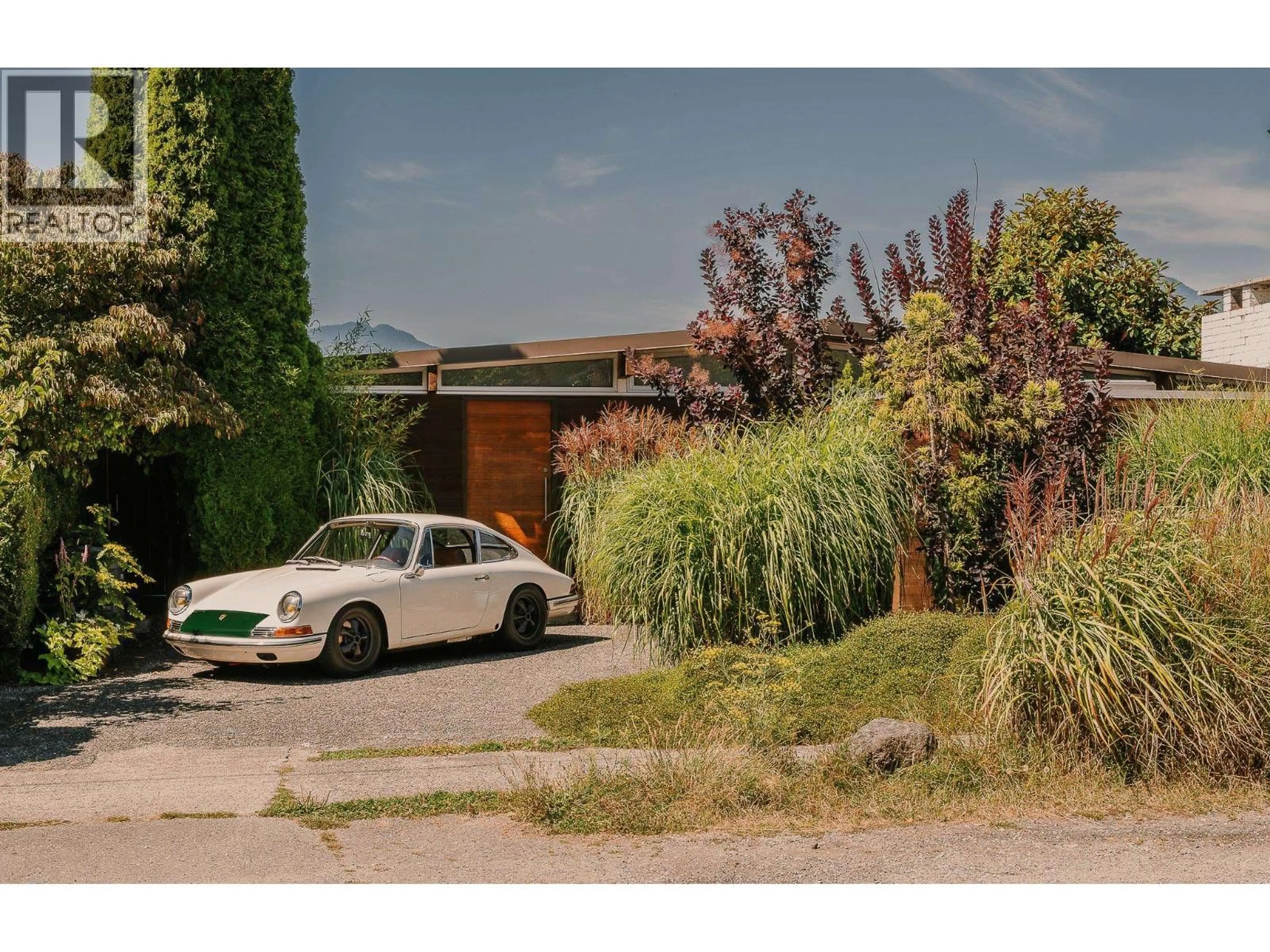 Unknown for 2391 WALL STREET, Vancouver British Columbia V6L1B8