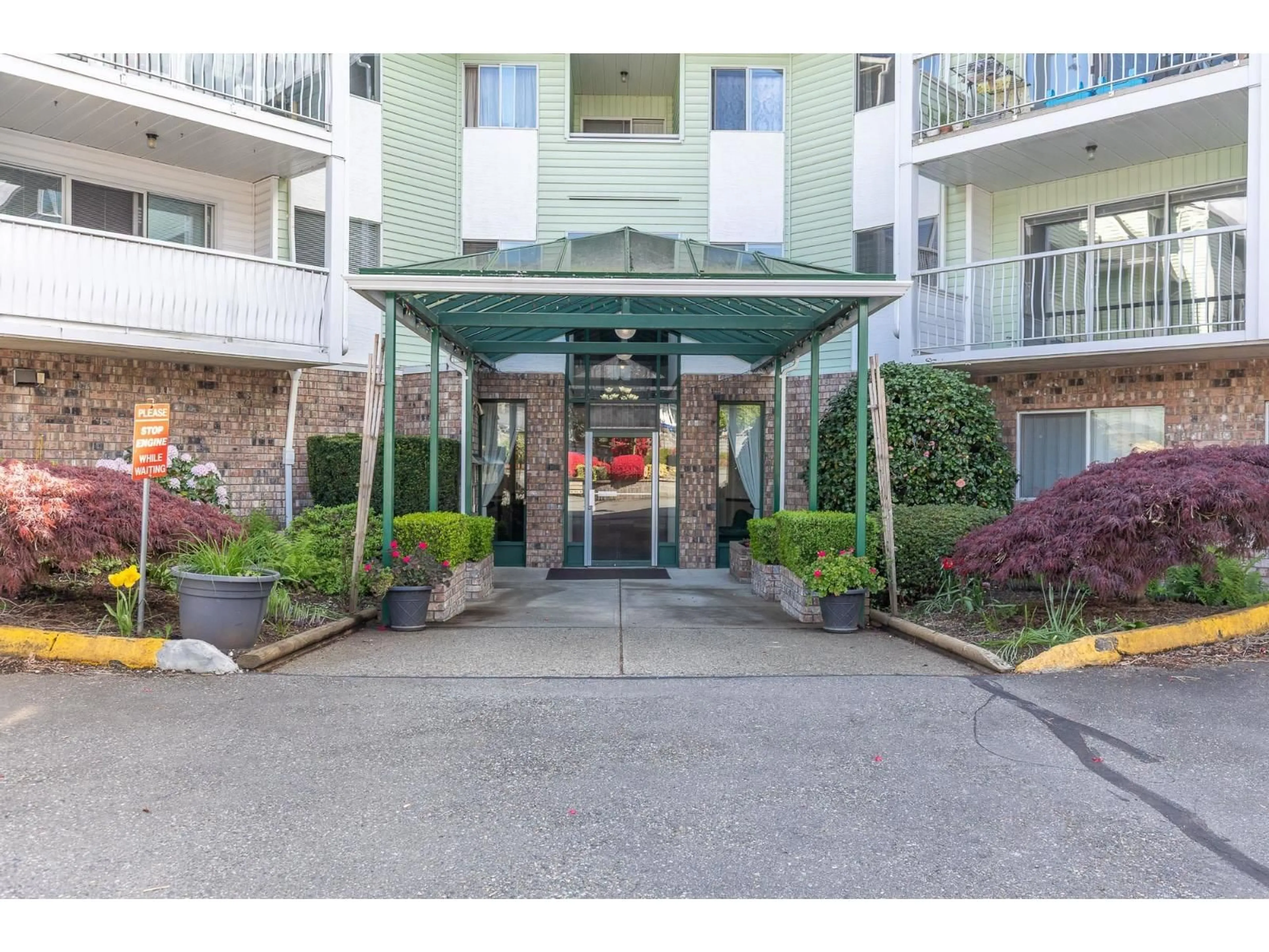 Indoor foyer for 121 - 31850 UNION AVENUE, Abbotsford British Columbia V2T4V2