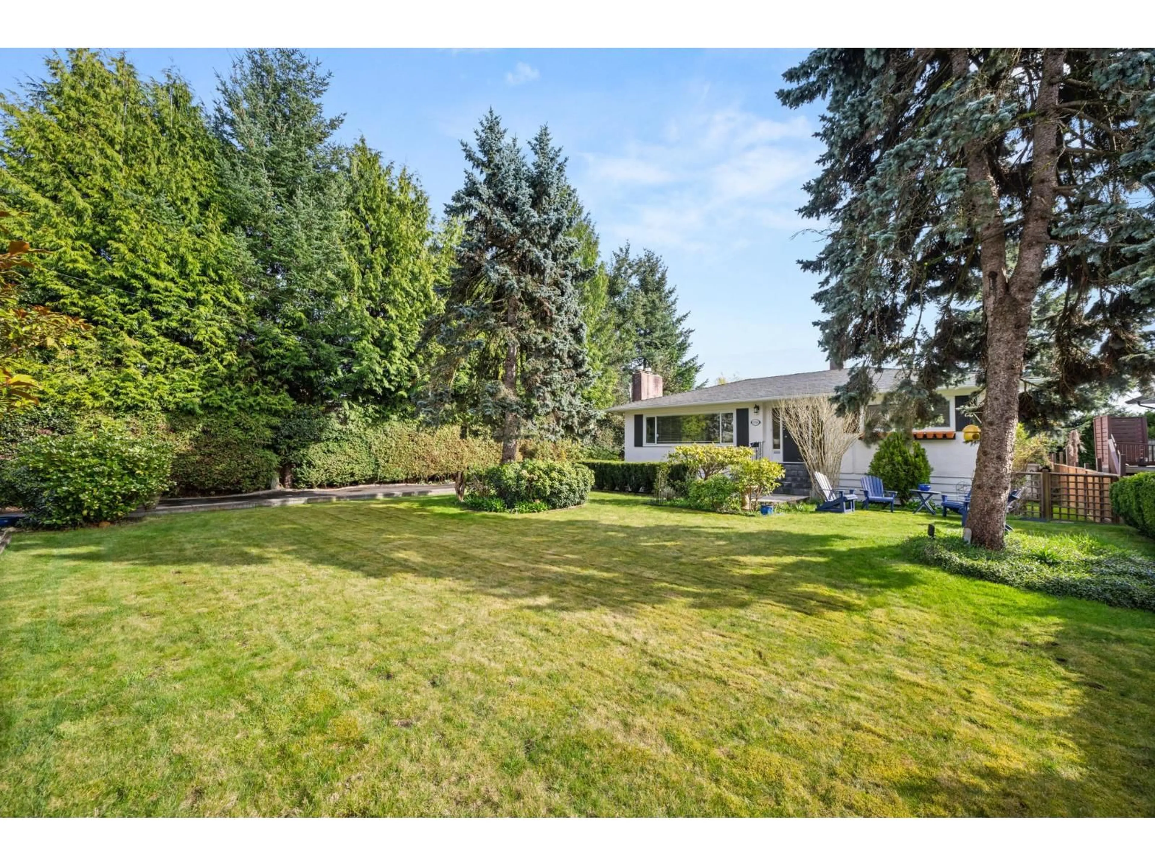 A pic from outside/outdoor area/front of a property/back of a property/a pic from drone, unknown for 13558 15 AVENUE, Surrey British Columbia V4A1L2