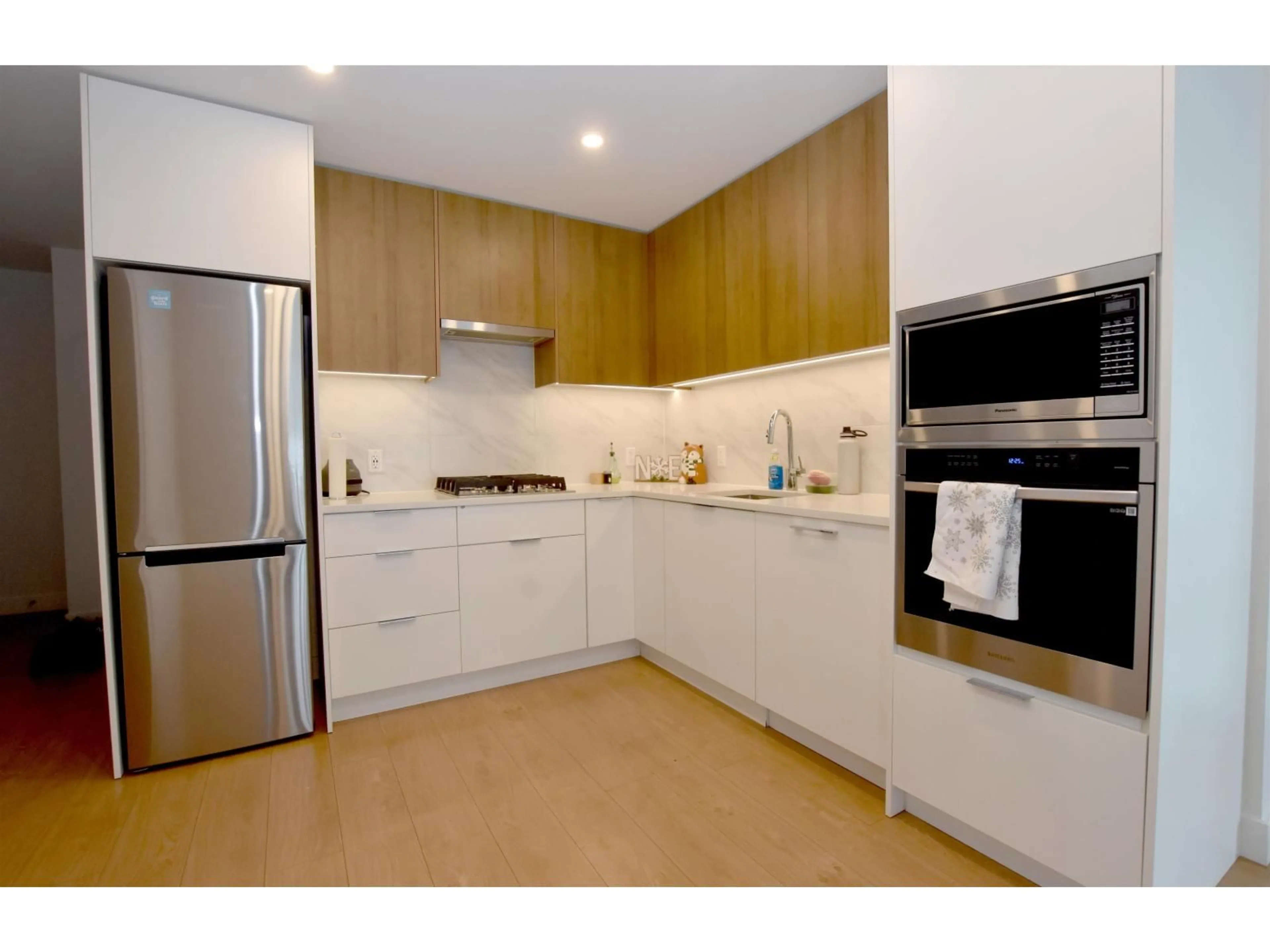 Standard kitchen, unknown for 2407 - 13359 OLD YALE ROAD, Surrey British Columbia V3T0S4