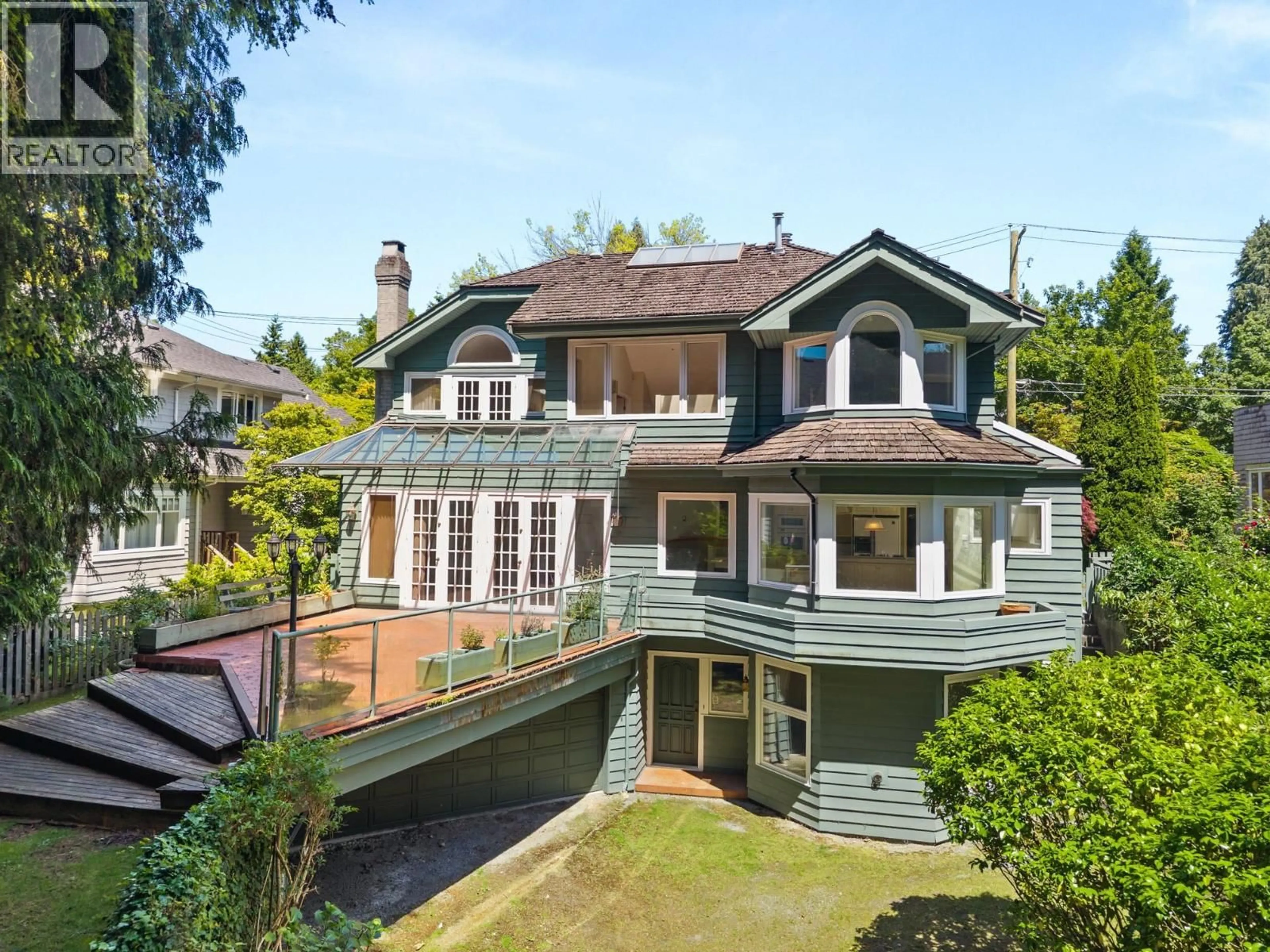 A pic from outside/outdoor area/front of a property/back of a property/a pic from drone, street for 3470 43RD AVENUE, Vancouver British Columbia V6N3J7