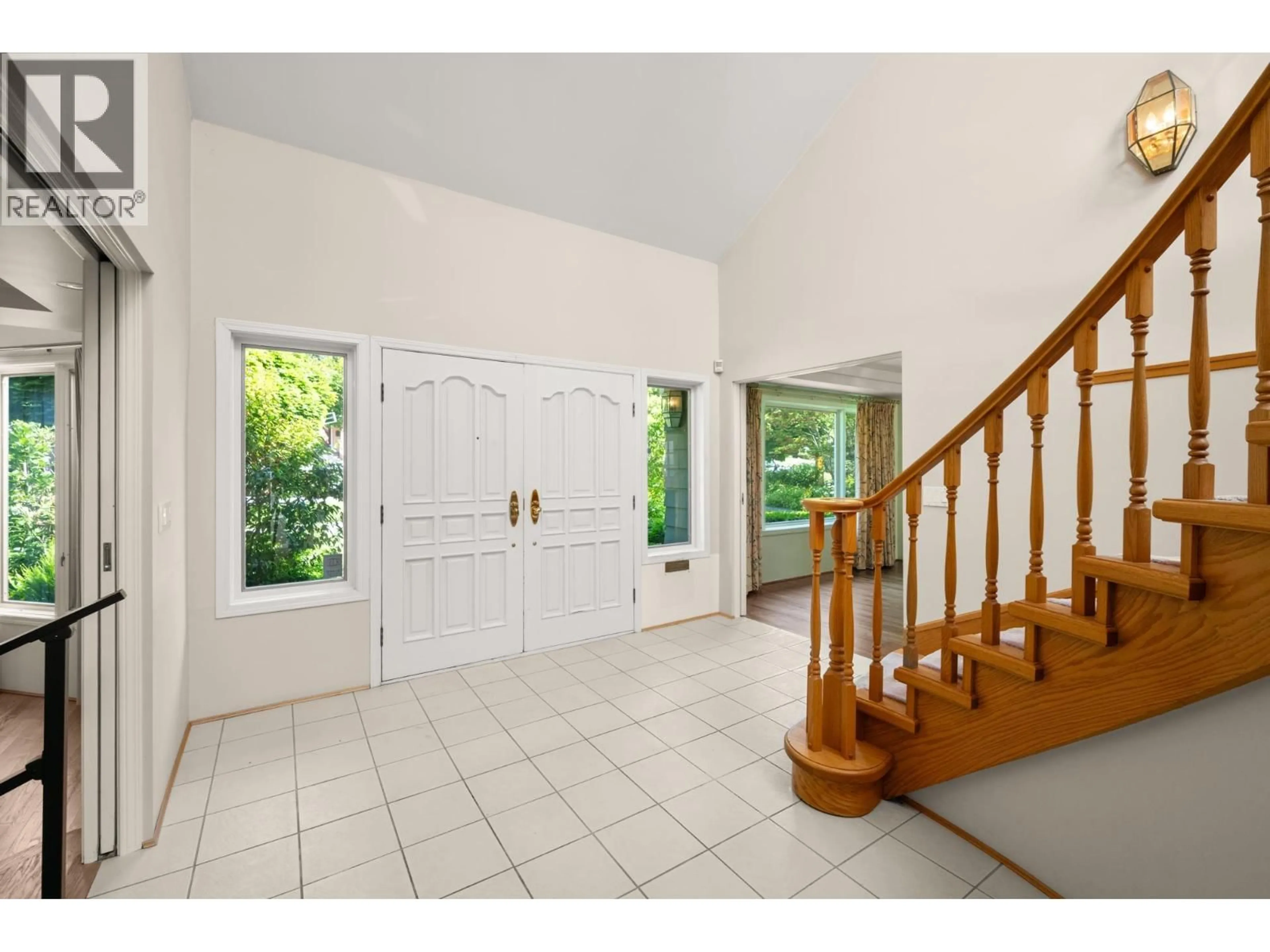 Indoor foyer for 3470 43RD AVENUE, Vancouver British Columbia V6N3J7