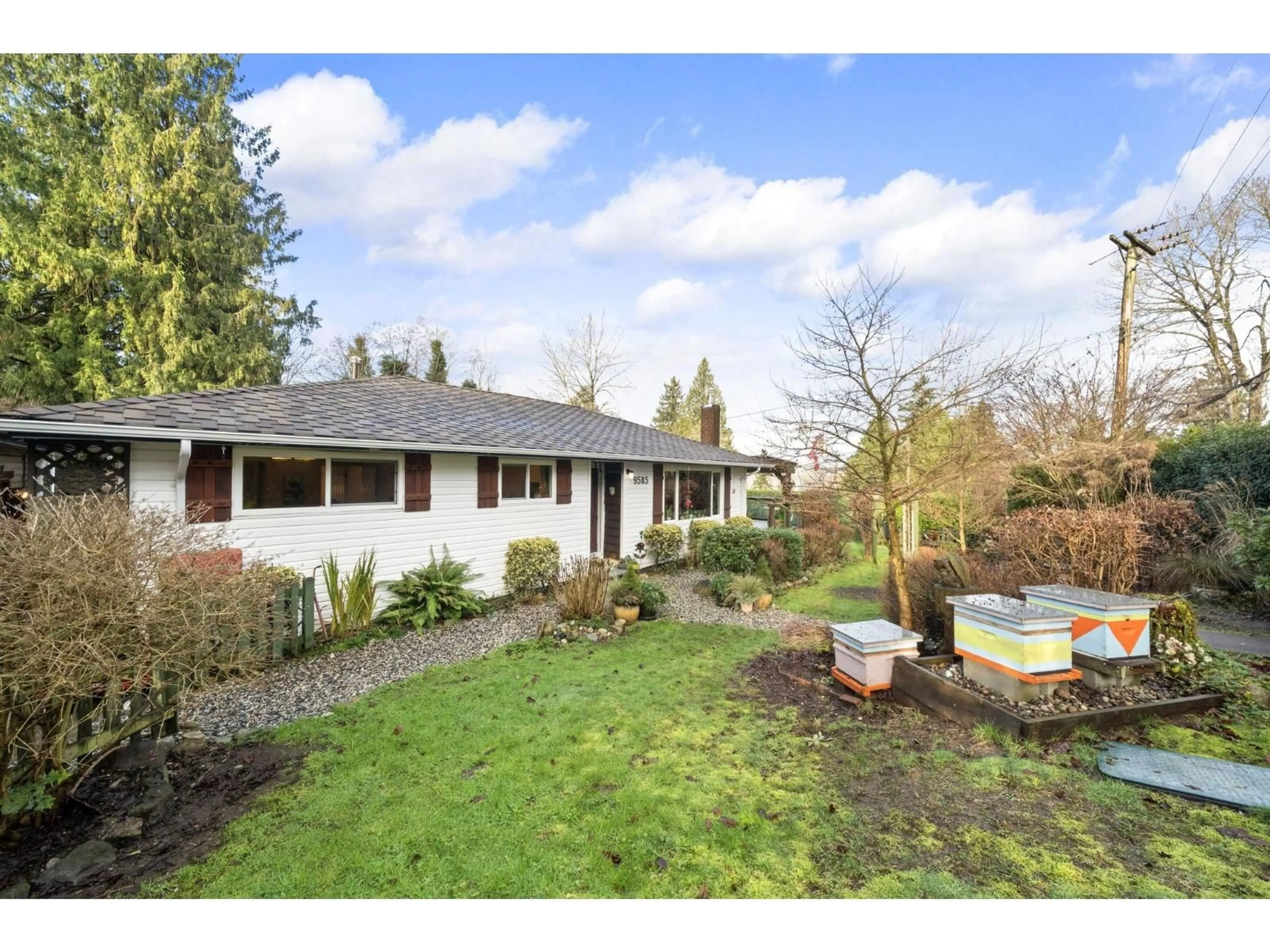 A pic from outside/outdoor area/front of a property/back of a property/a pic from drone, unknown for 9585 DAWSON CRESCENT, Delta British Columbia V4C5H1