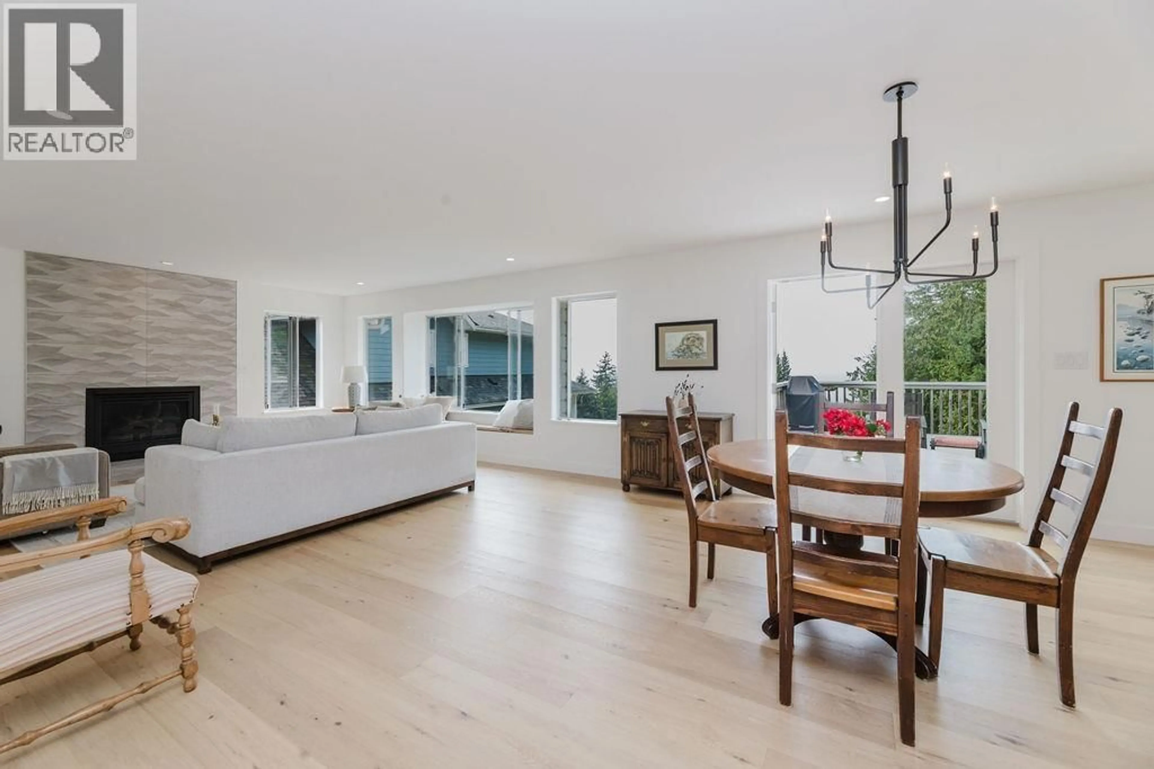 Living room with furniture, unknown for 341 HARRY ROAD, Gibsons British Columbia V0N1V5