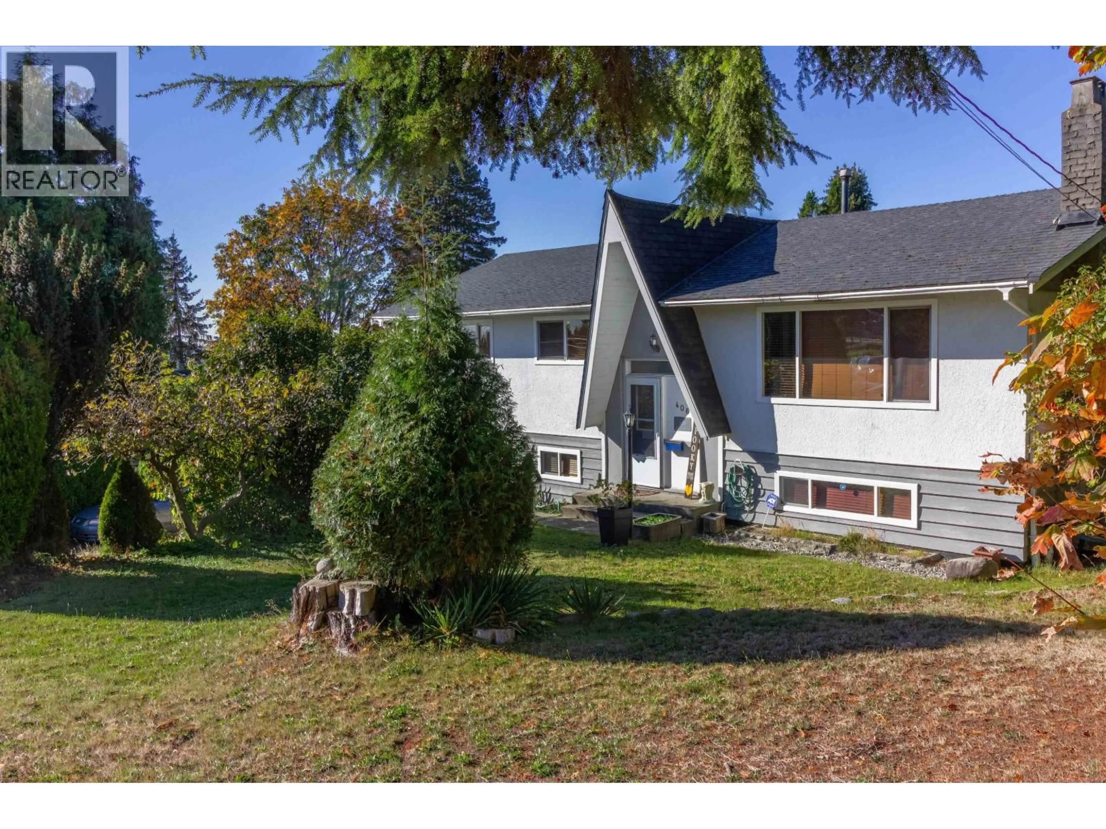 A pic from outside/outdoor area/front of a property/back of a property/a pic from drone, mountain view for 406 SCHOOLHOUSE STREET, Coquitlam British Columbia V3K4Y6
