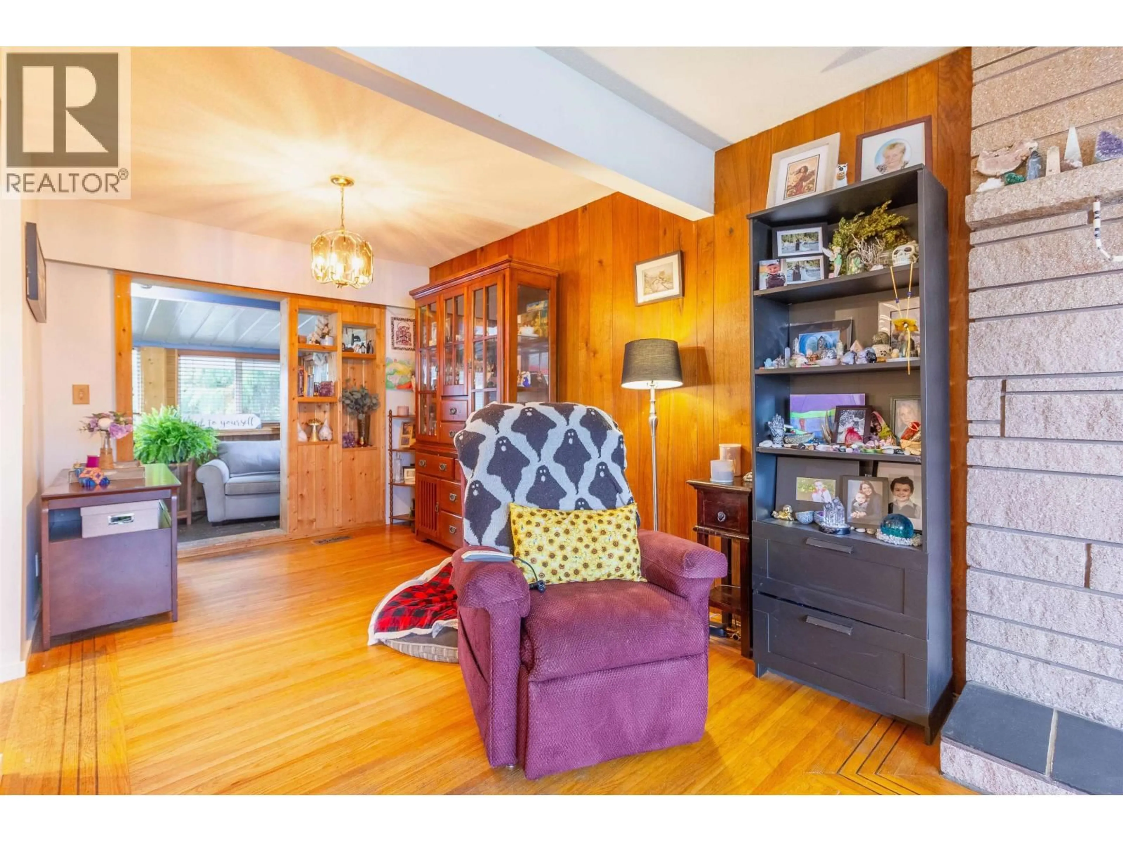Living room with furniture, wood/laminate floor for 406 SCHOOLHOUSE STREET, Coquitlam British Columbia V3K4Y6