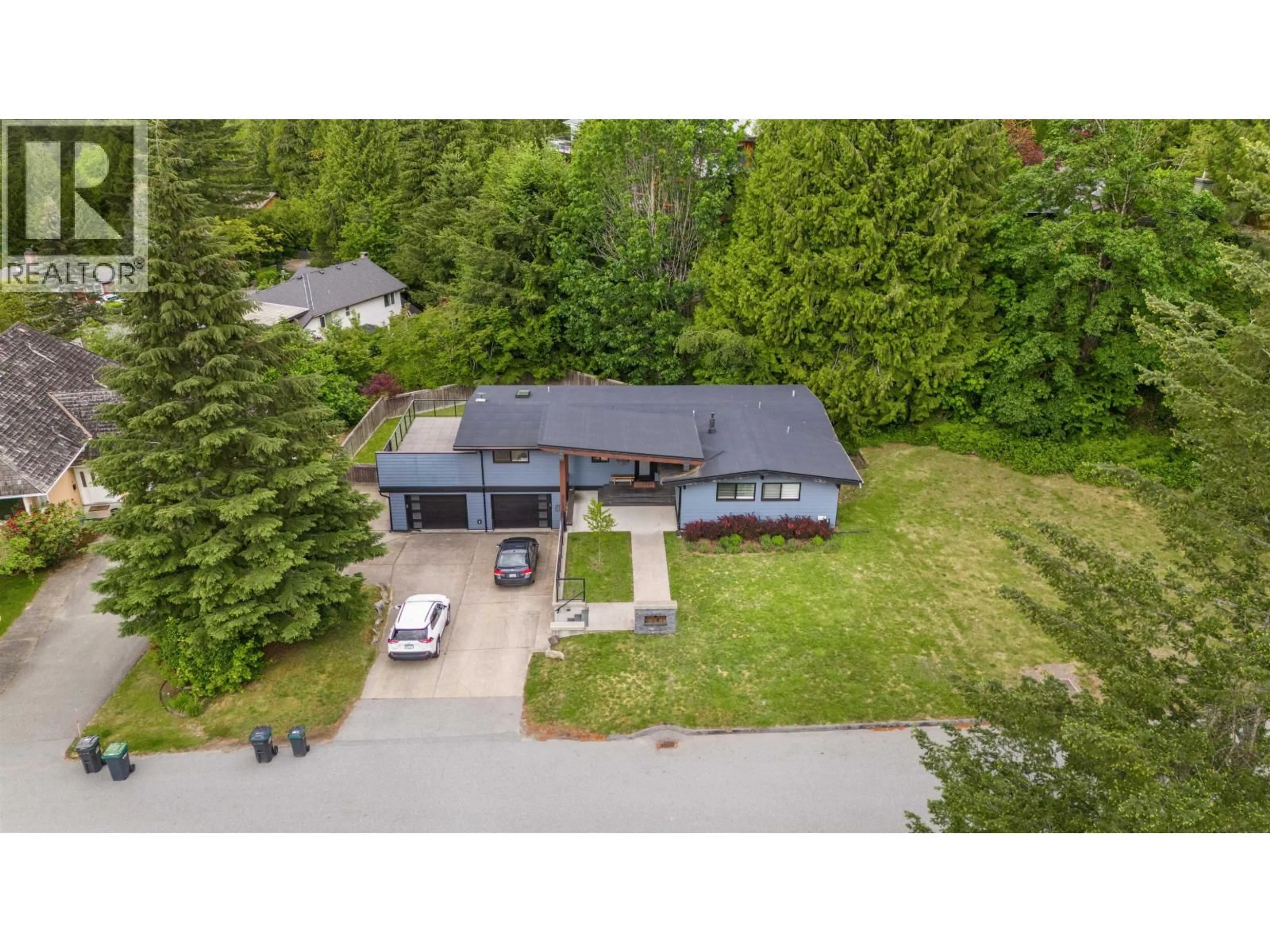 A pic from outside/outdoor area/front of a property/back of a property/a pic from drone, unknown for 2361 FRIEDEL CRESCENT, Squamish British Columbia V8B0P4