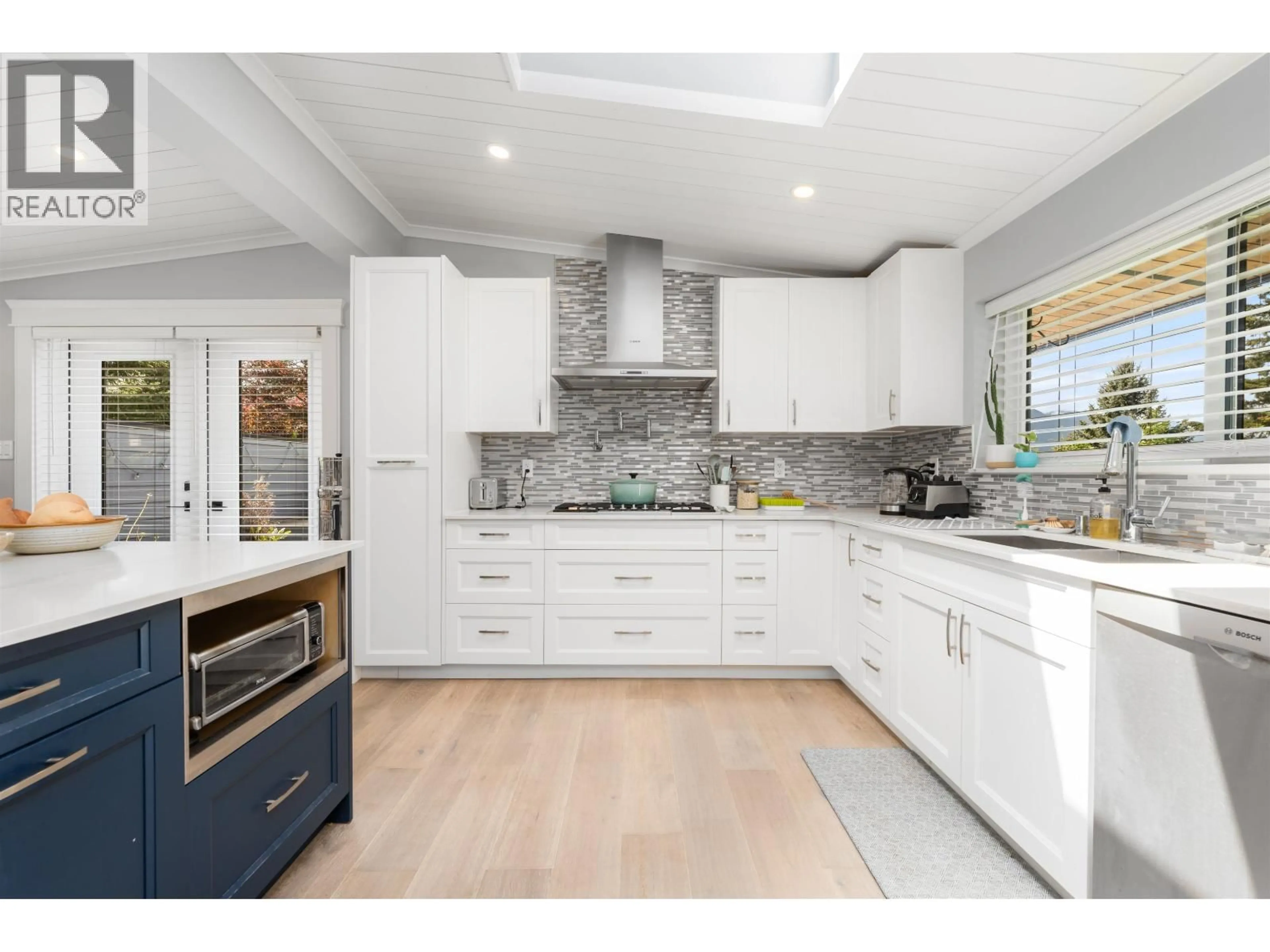 Open concept kitchen, unknown for 2361 FRIEDEL CRESCENT, Squamish British Columbia V8B0P4