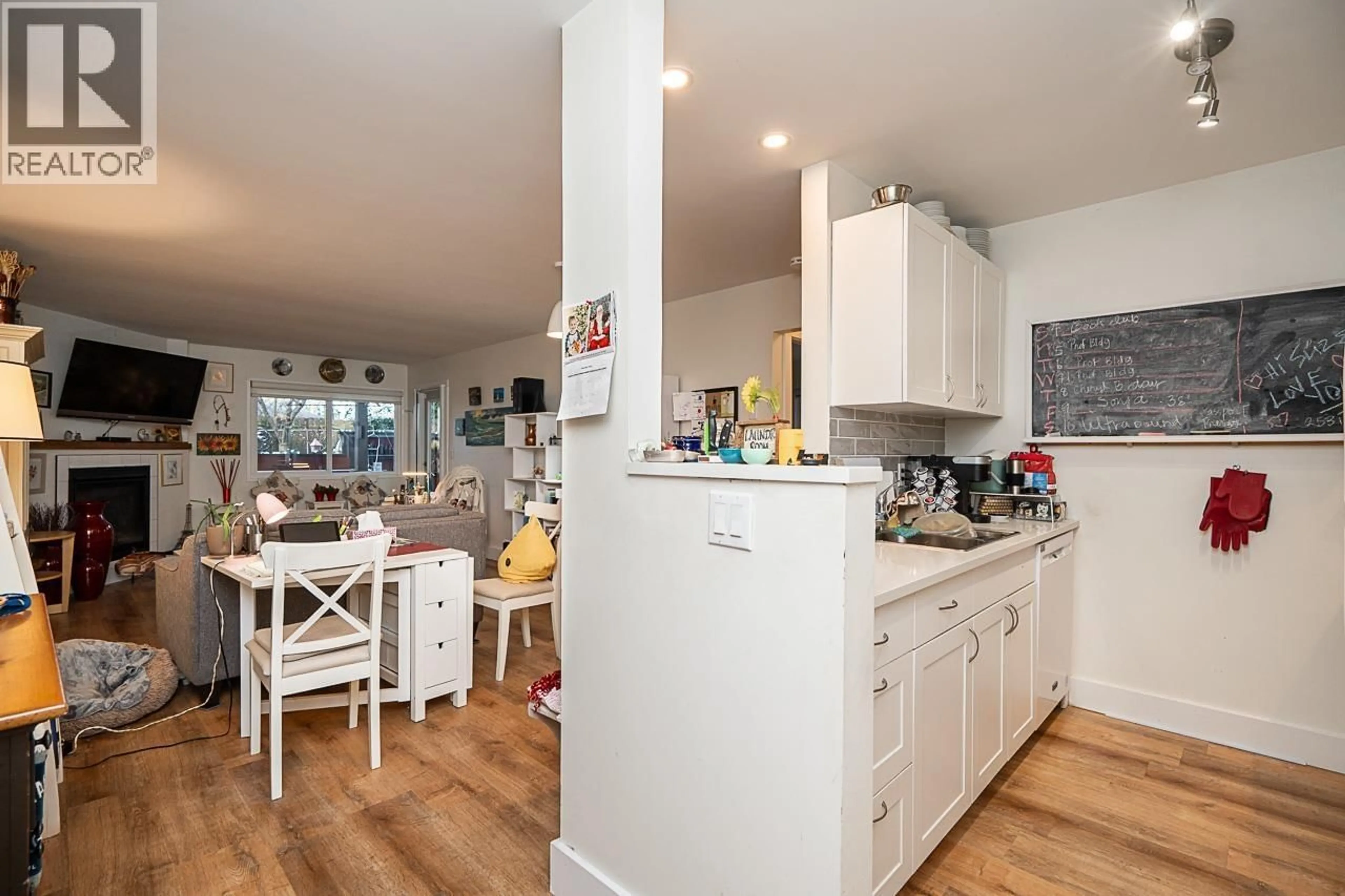 Open concept kitchen, unknown for 156 - 5421 10 AVENUE, Delta British Columbia V4M3T9