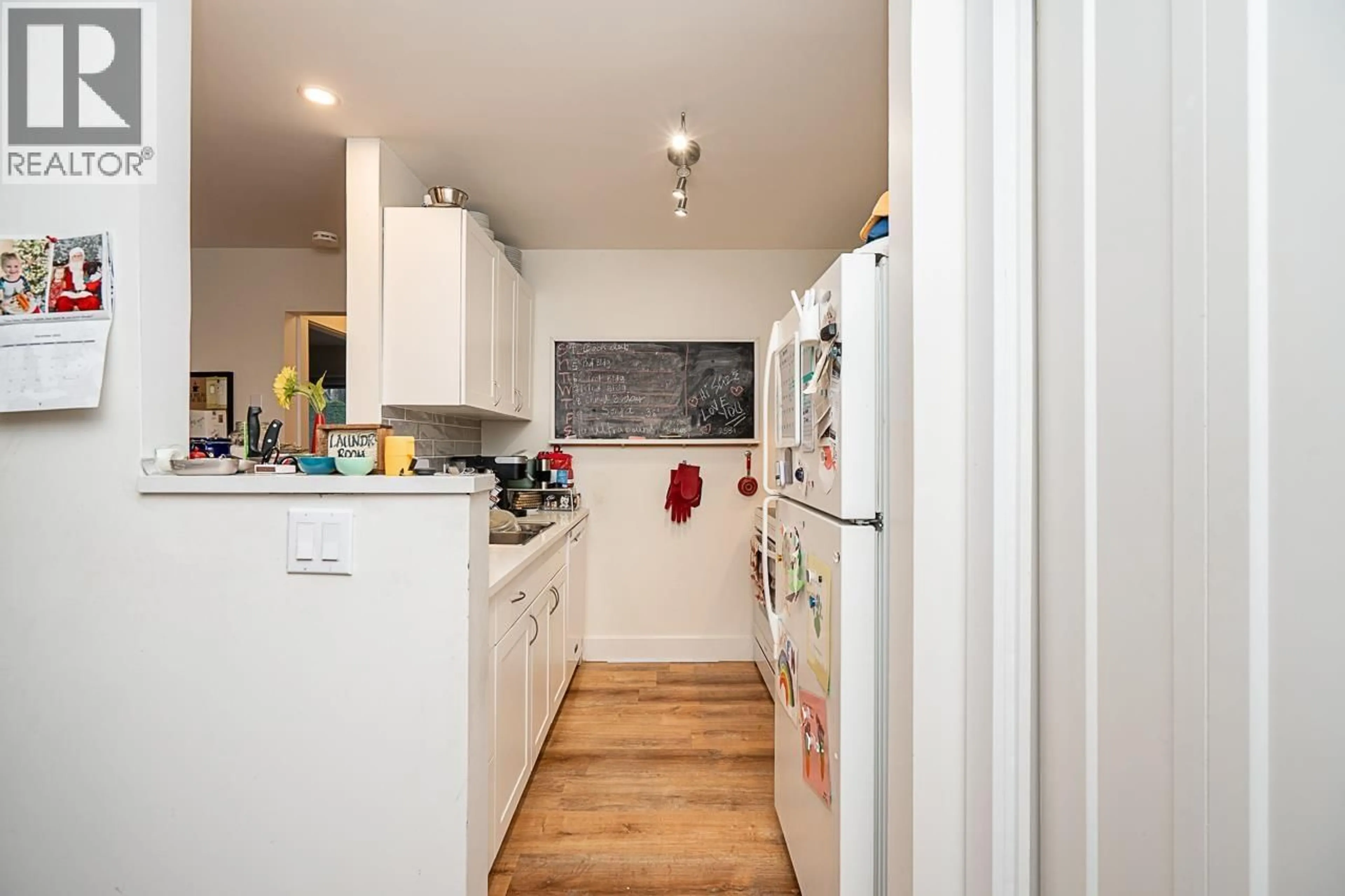 Standard kitchen, unknown for 156 - 5421 10 AVENUE, Delta British Columbia V4M3T9