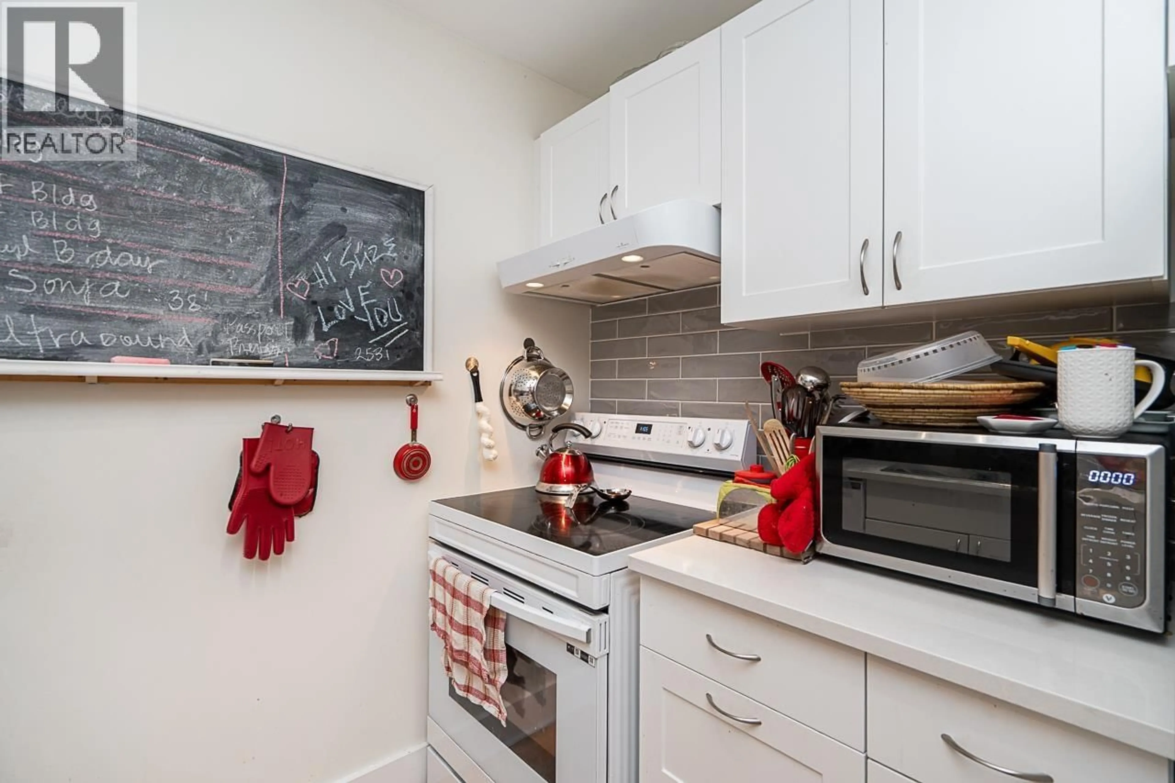 Standard kitchen, unknown for 156 - 5421 10 AVENUE, Delta British Columbia V4M3T9