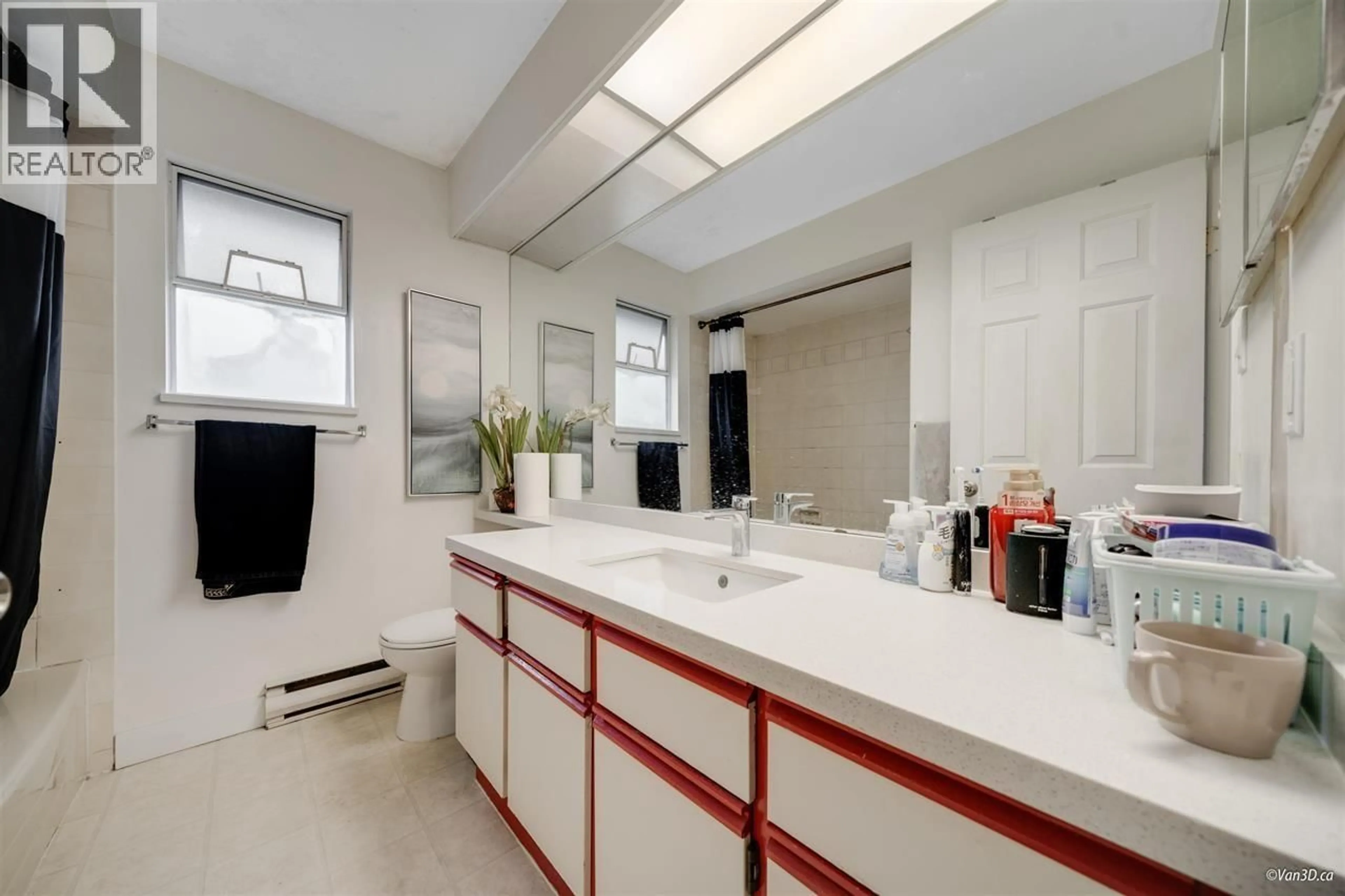 Standard bathroom, ceramic/tile floor for 6220 LYNAS LANE, Richmond British Columbia V7C5E4