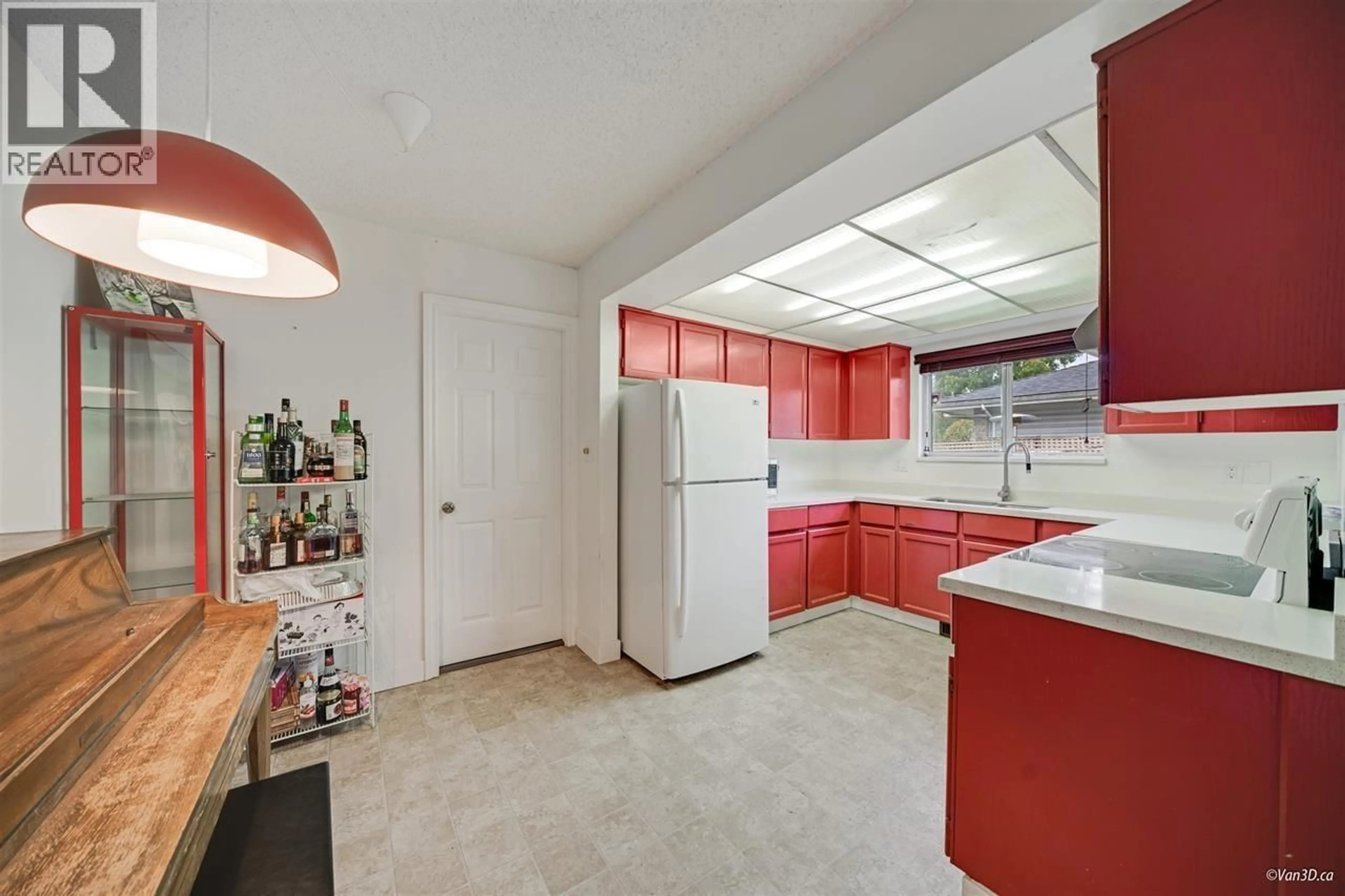 Standard kitchen, ceramic/tile floor for 6220 LYNAS LANE, Richmond British Columbia V7C5E4