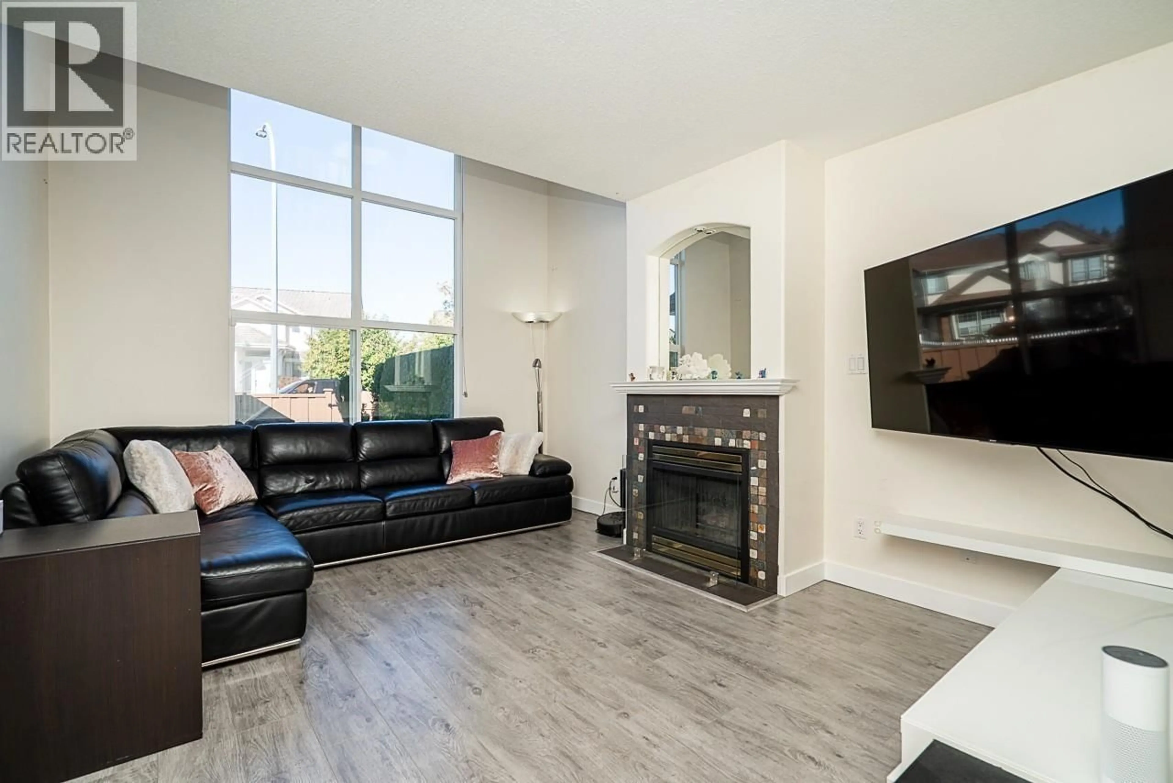 Living room with furniture, unknown for 52 - 1370 RIVERWOOD GATE, Port Coquitlam British Columbia V3B7V7
