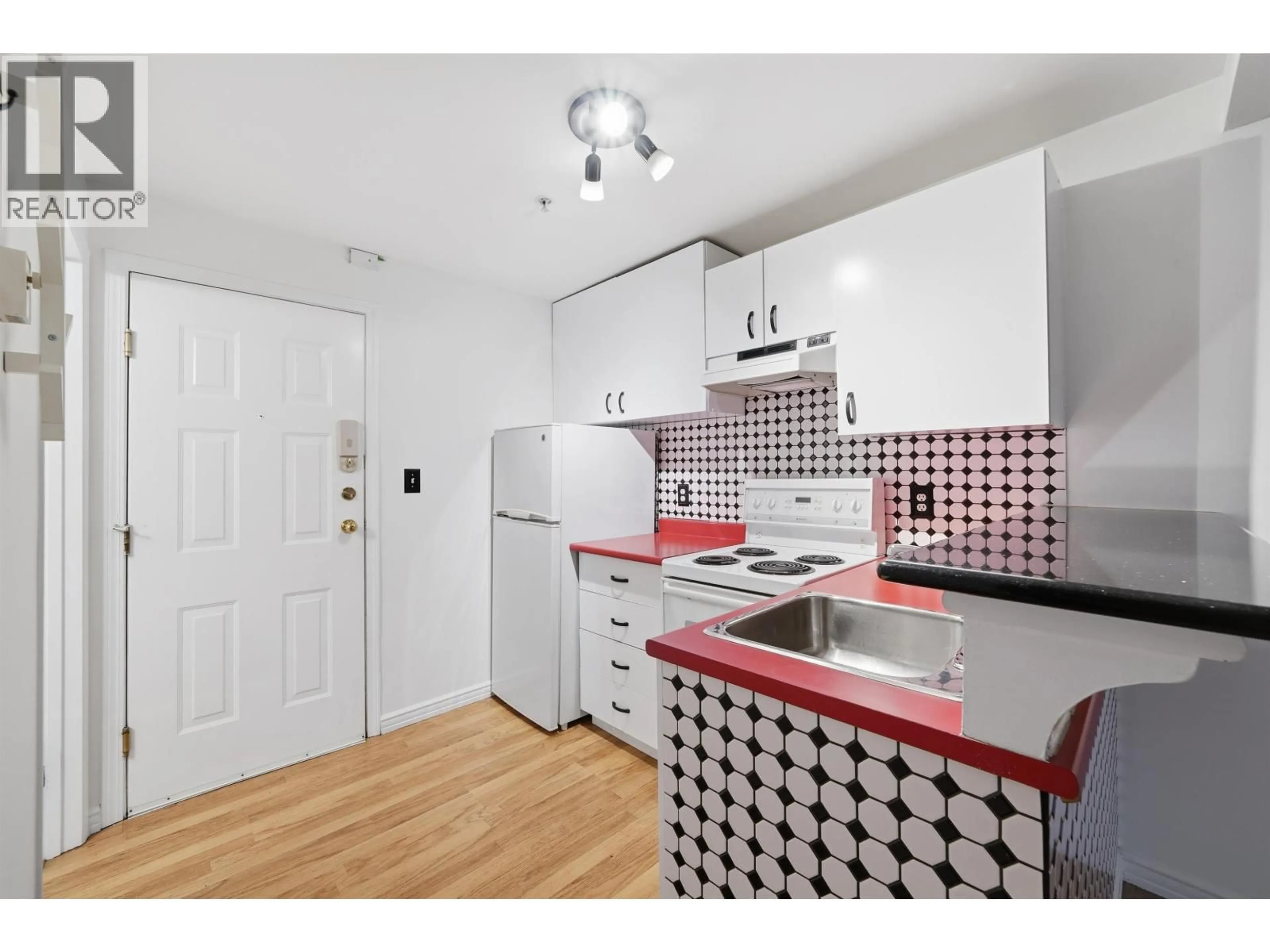 Standard kitchen, unknown for 107 - 1940 BARCLAY STREET, Vancouver British Columbia V6G1L3