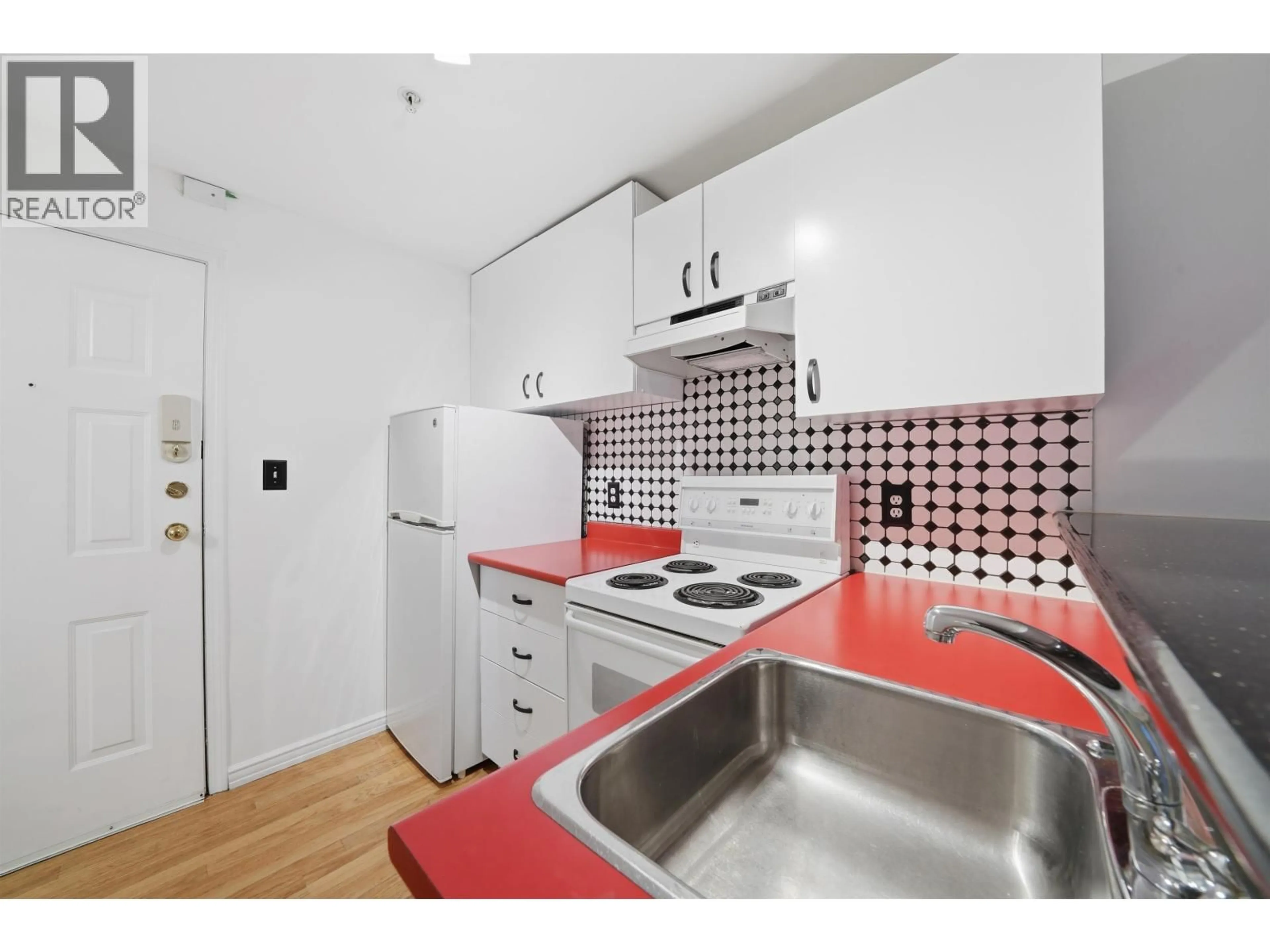 Standard kitchen, unknown for 107 - 1940 BARCLAY STREET, Vancouver British Columbia V6G1L3