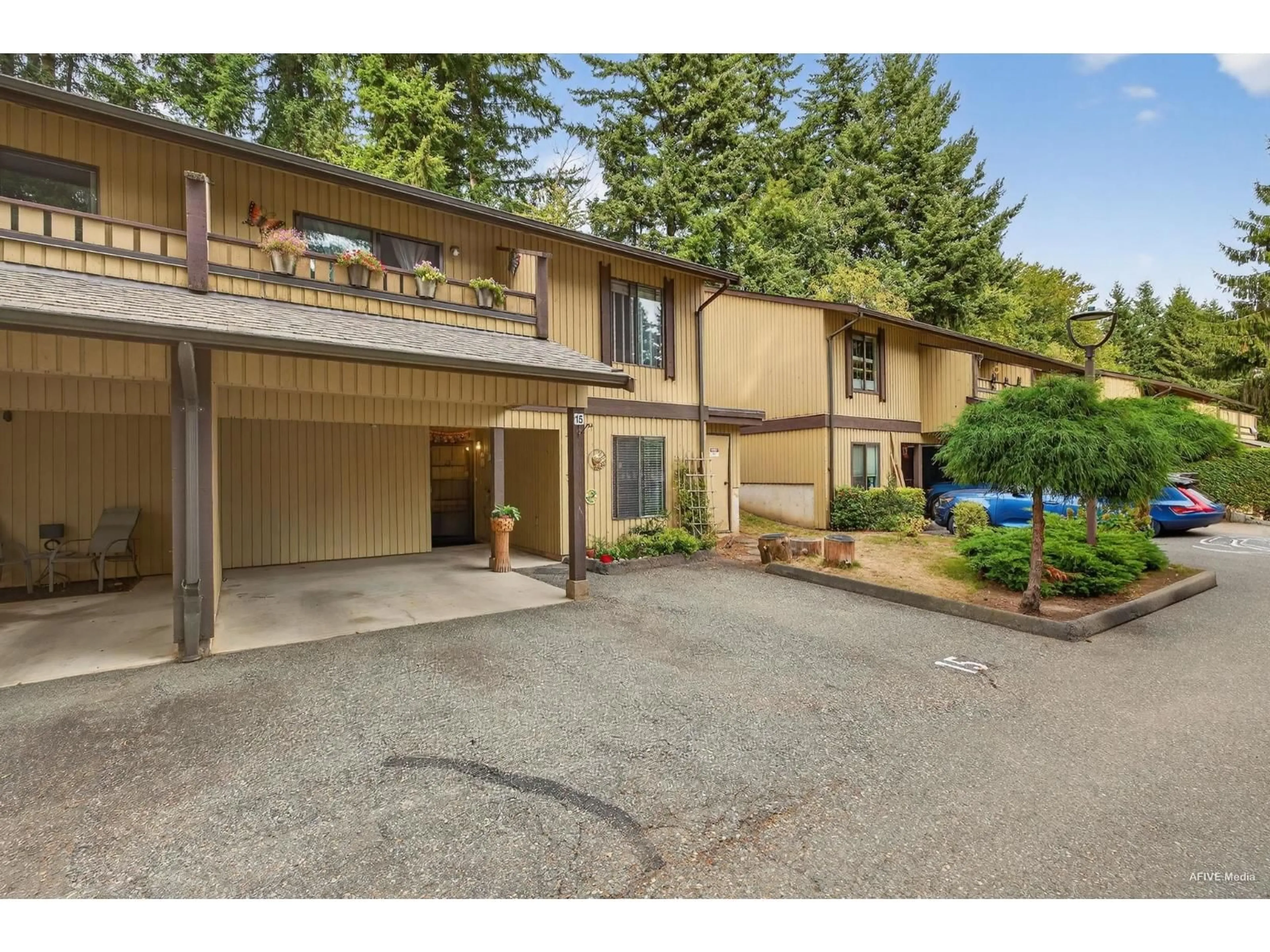 A pic from outside/outdoor area/front of a property/back of a property/a pic from drone, street for 15 - 2998 MOUAT DRIVE, Abbotsford British Columbia V2T4E6