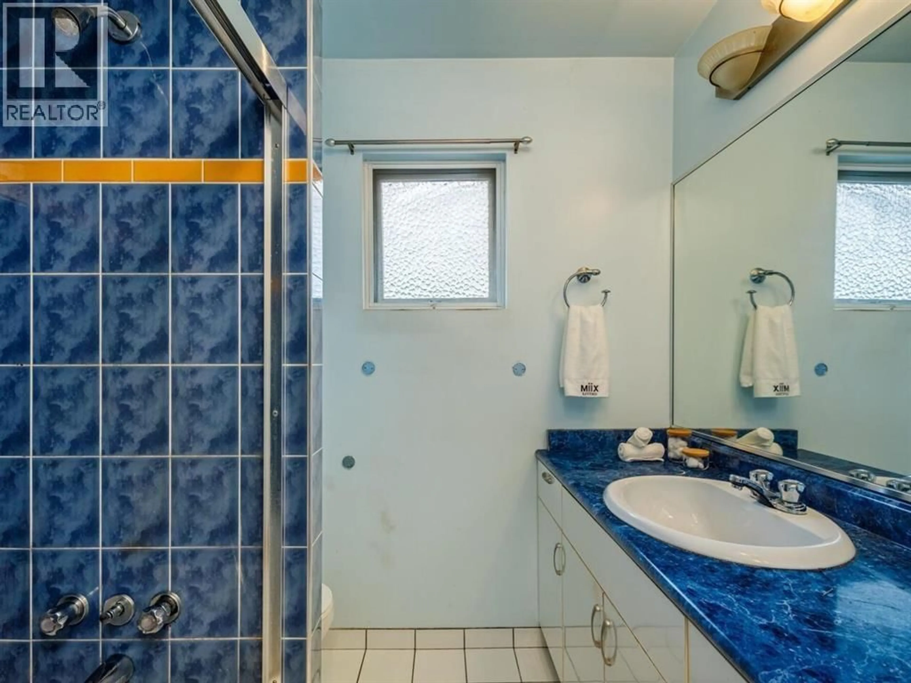 Standard bathroom, ceramic/tile floor for 3687 26TH AVENUE, Vancouver British Columbia V5R1M6