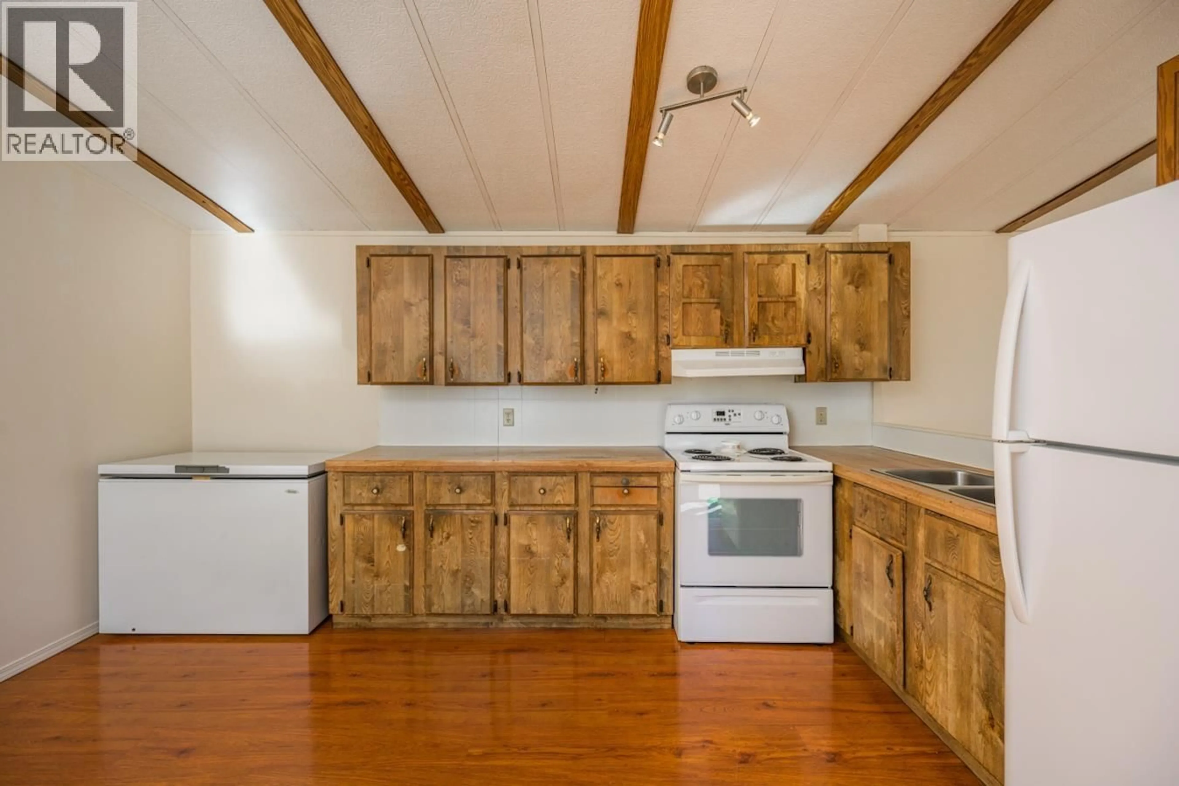 Standard kitchen, wood/laminate floor for 8487 PETER ROAD, Prince George British Columbia V2K2W3